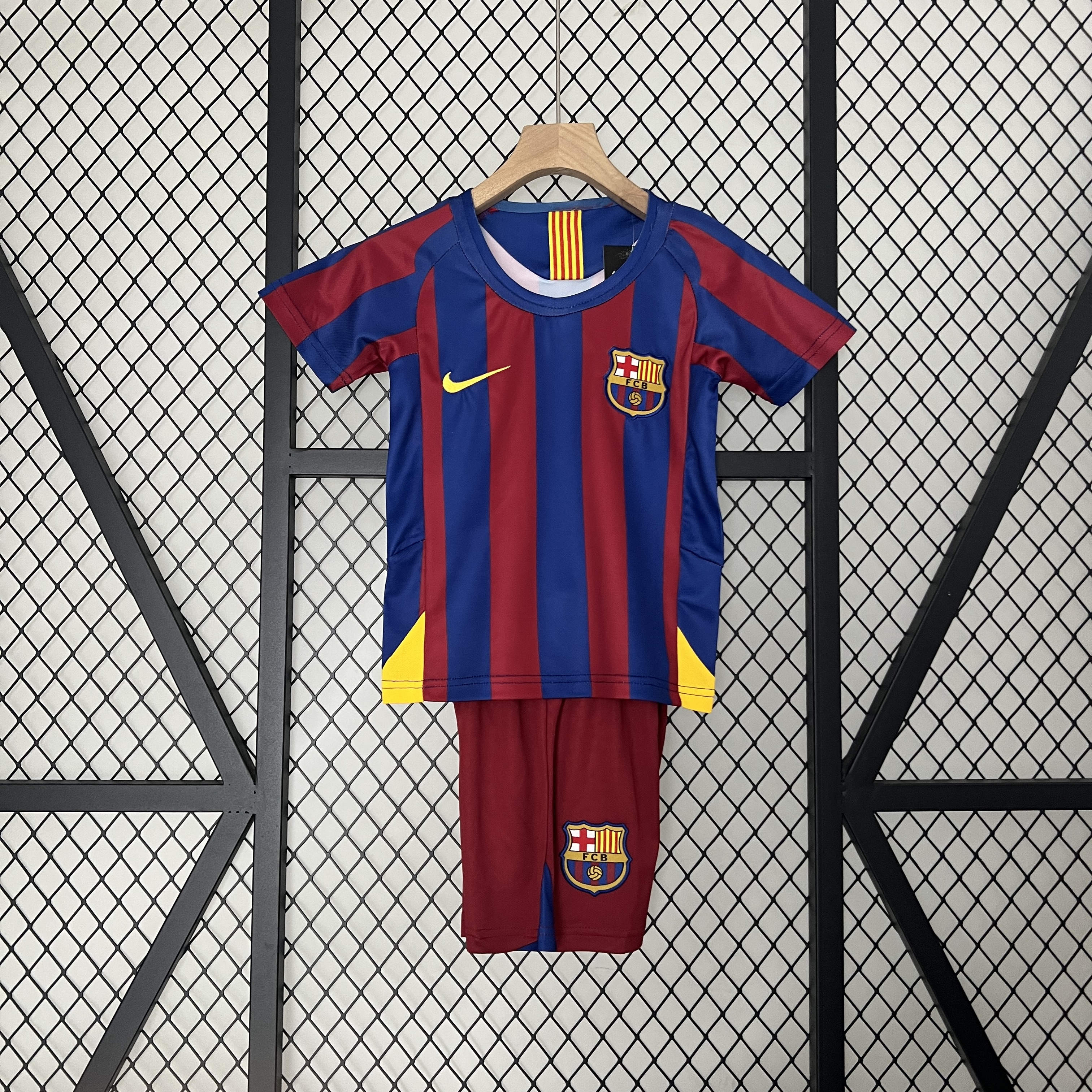 Retro Barcelona 2005-06 Home Stadium Kids Kit