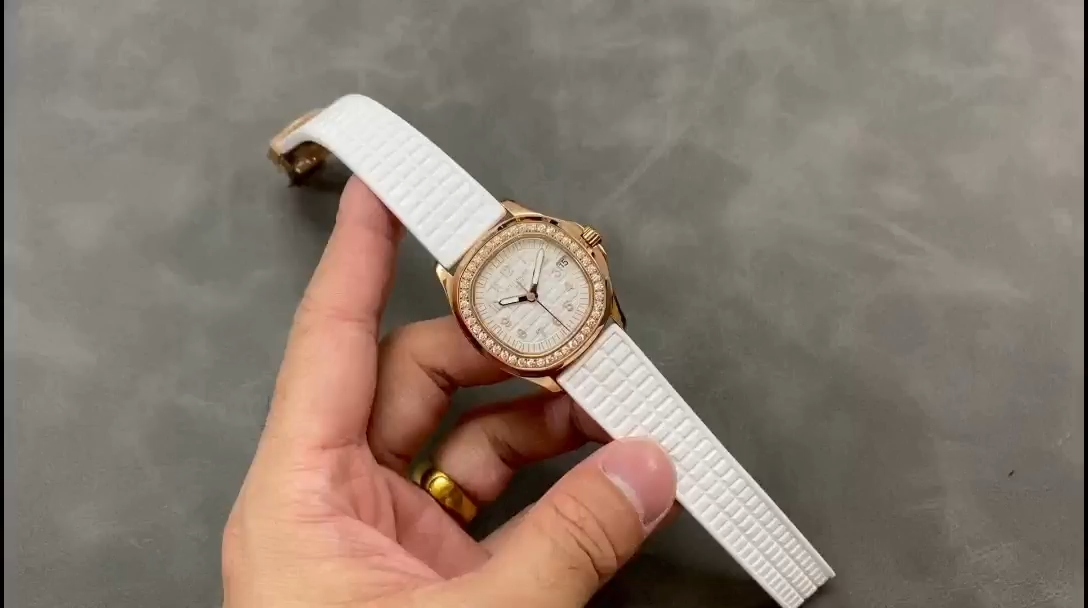【Super Clone】Replica Patek Philippe Aquanaut Rose Gold White Dial 5068R 010 36mm Lady Watch