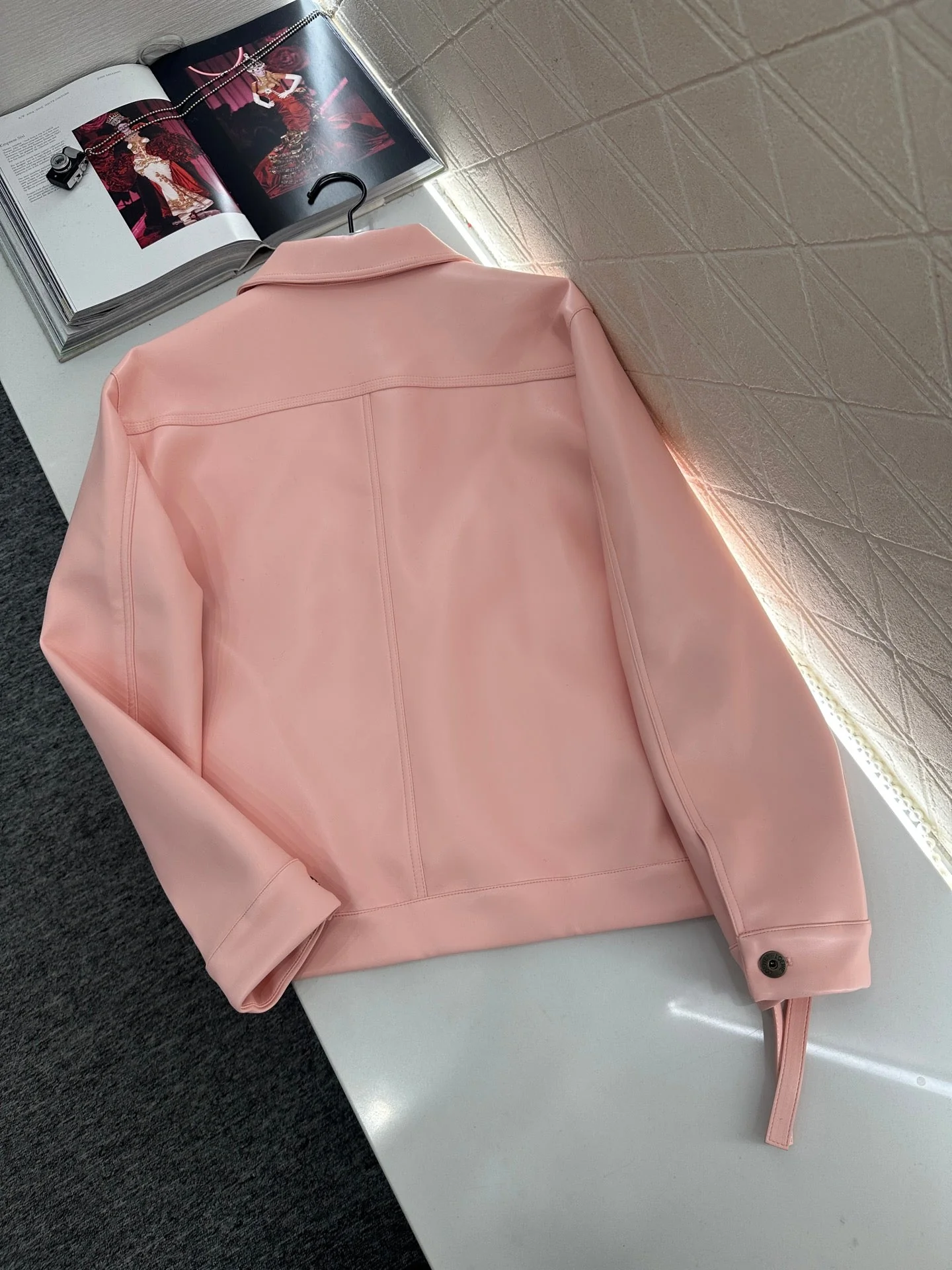 Straight shoulder lapel leather jacket