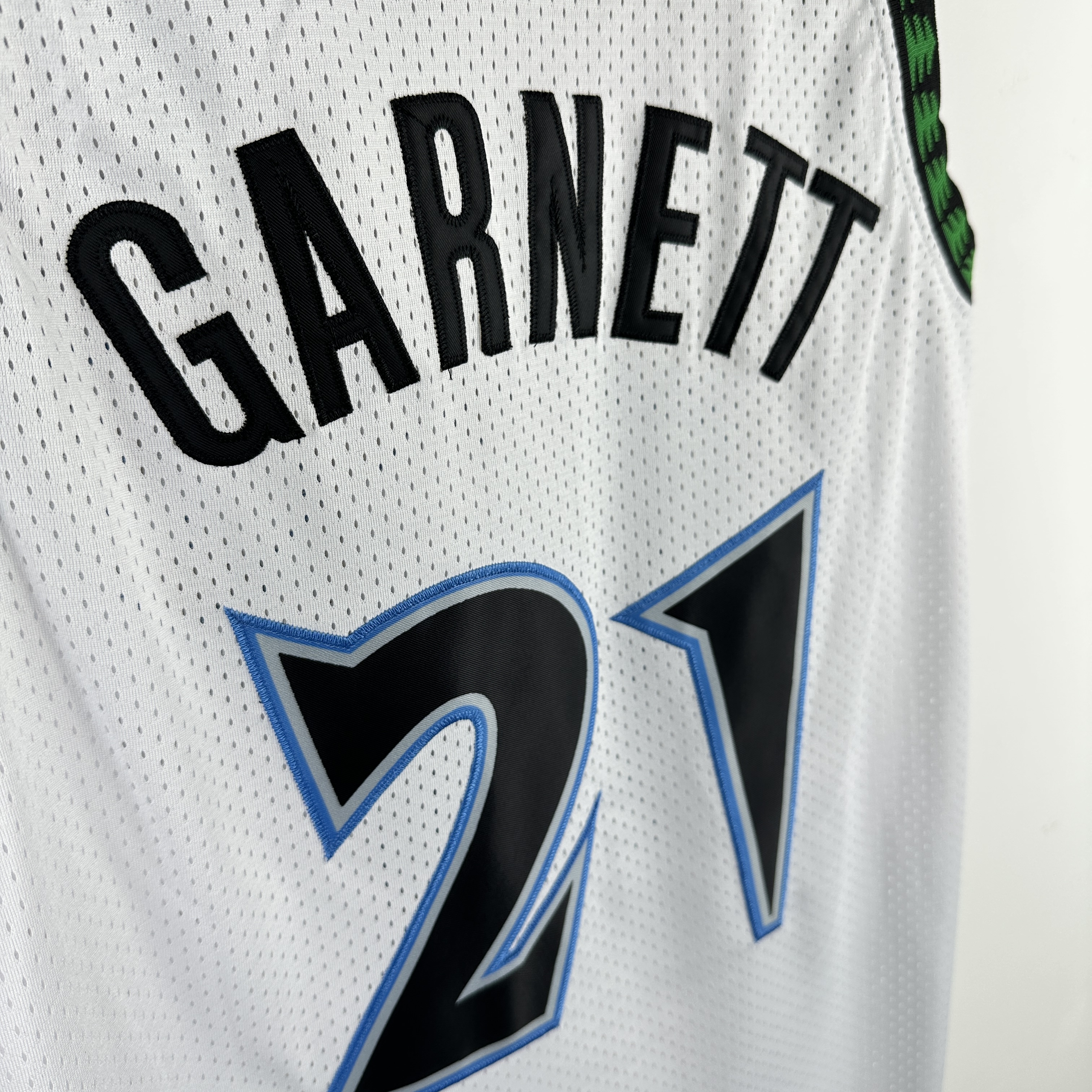 Embroidered MN retro jersey Timberwolves 97/98 season white No. 21 Kevin Garnett