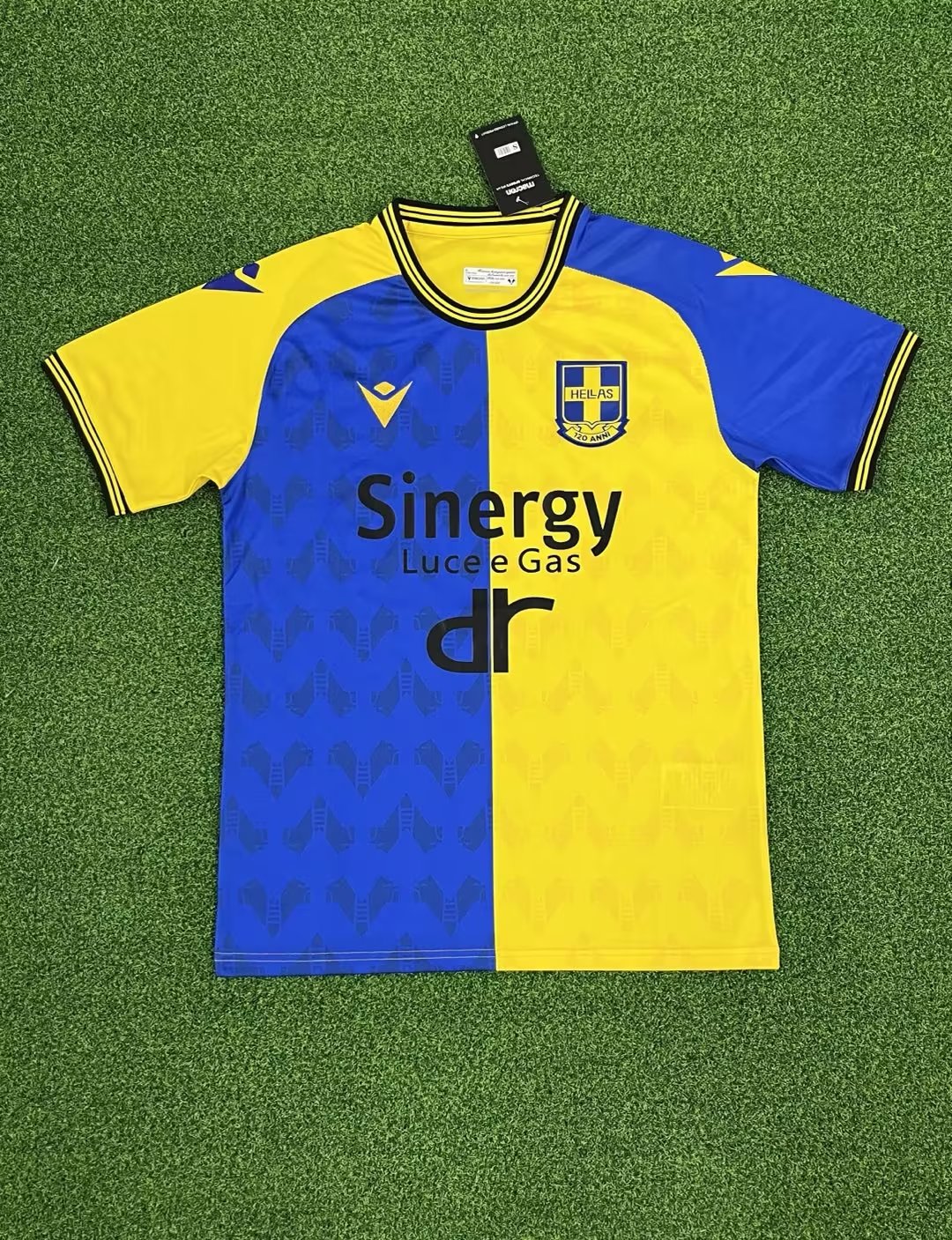 2425  Hellas Verona  Jersey..Player embroidery version
