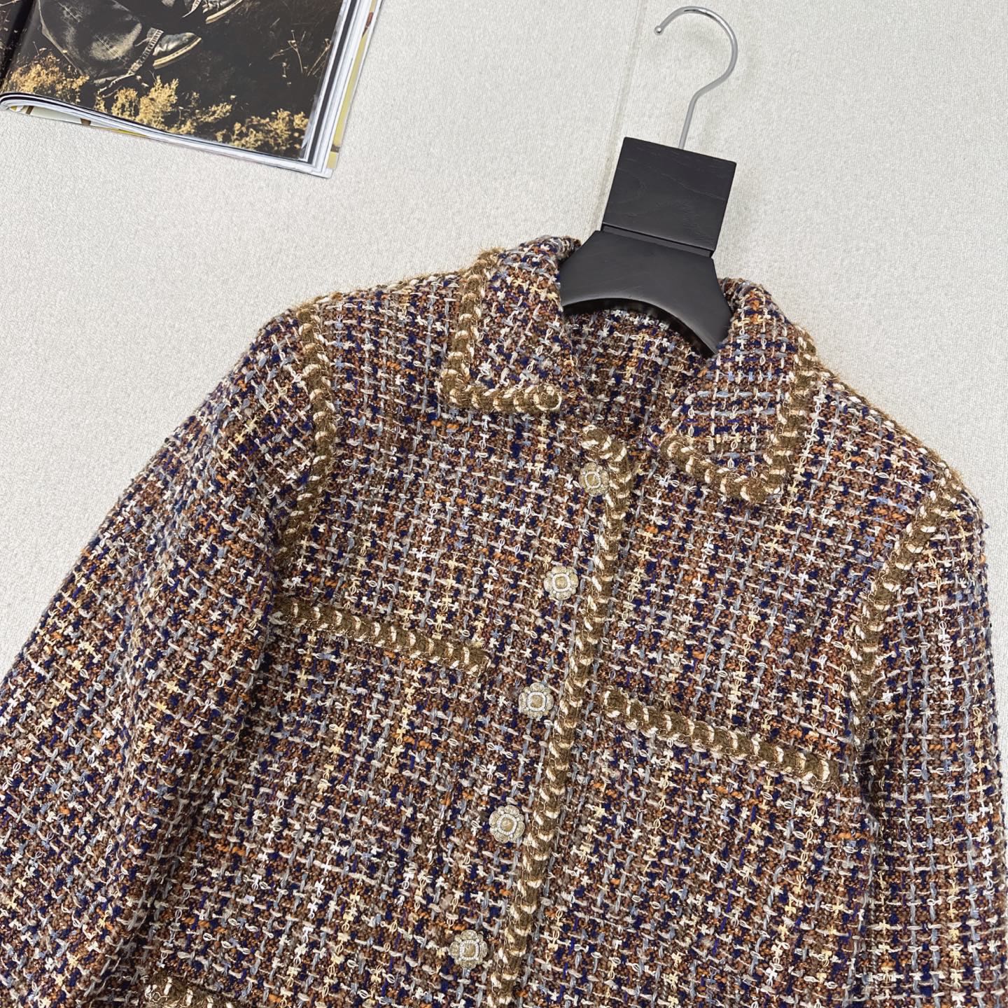 Latest style woven jacket with faux pockets and lapel