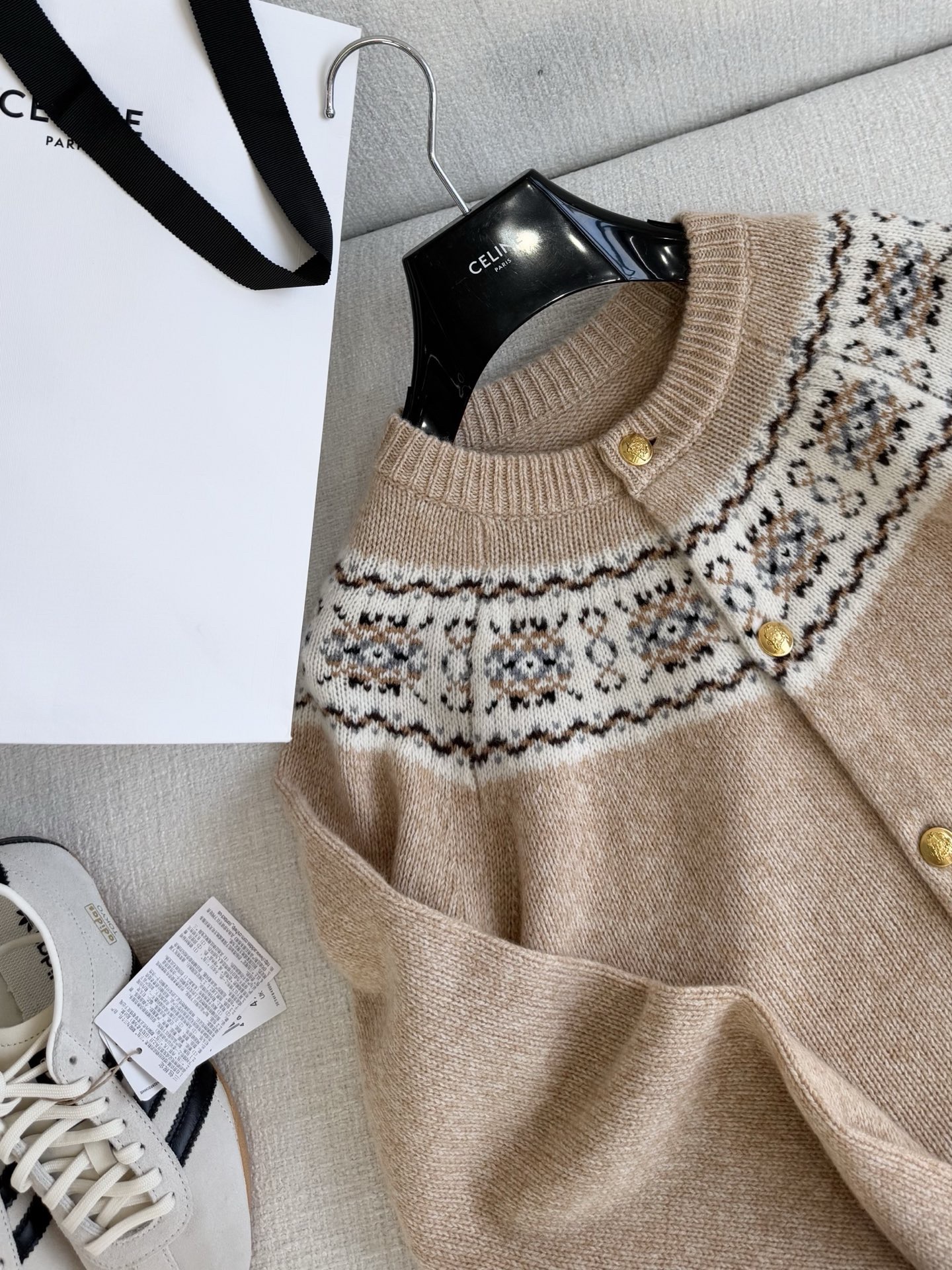 Milk tea color; fashionable Fair Isle jacquard cardigan