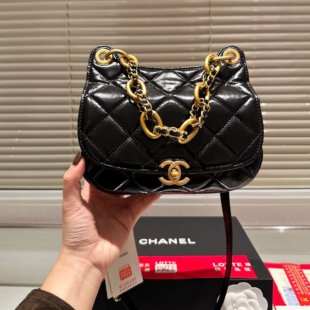 Chanel The Linge Chain Goes With Everything Retro Bag