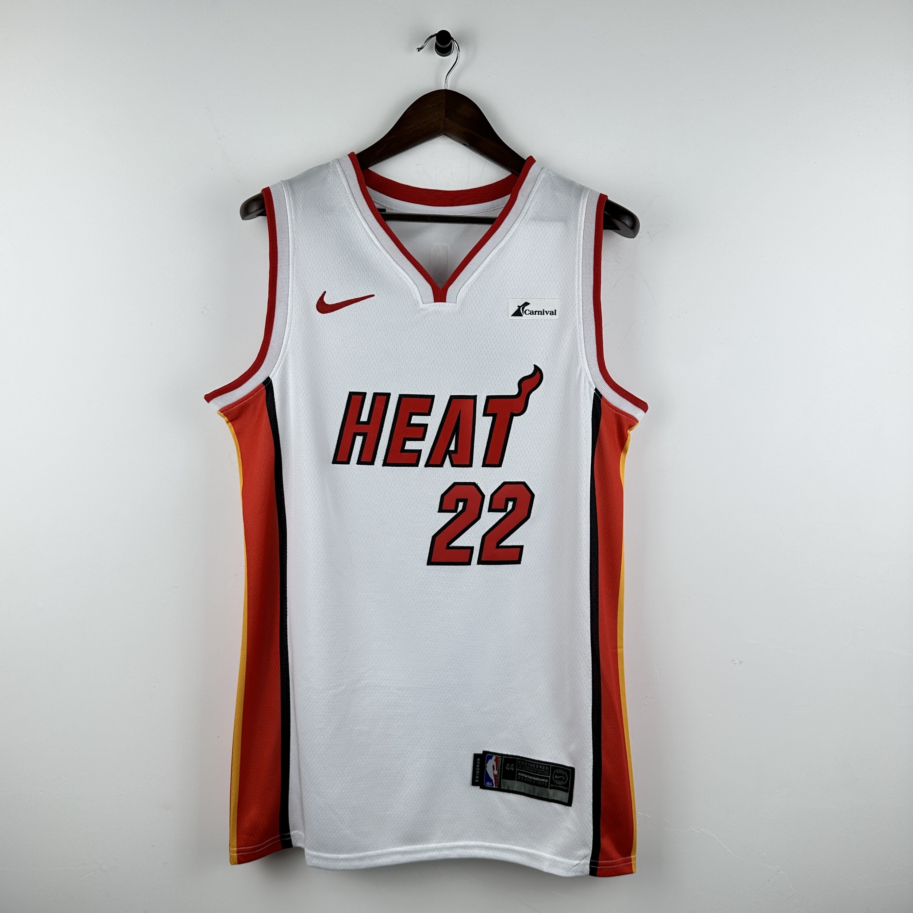 Embroidered Heat V-neck white No. 22 Butler