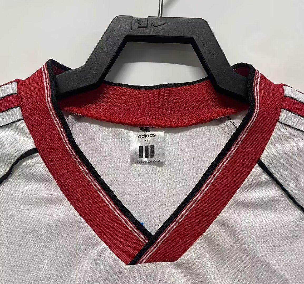 1988/90 Manchester United Away Retro Shirt - Fans Edition