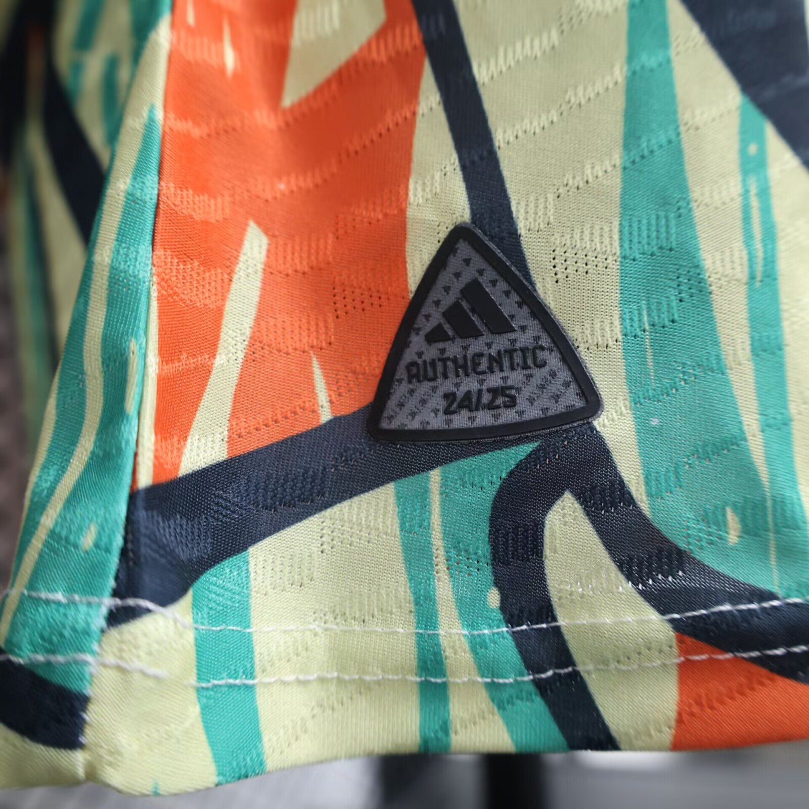 2024/25 Arsenal Training Shirt - Player Edition