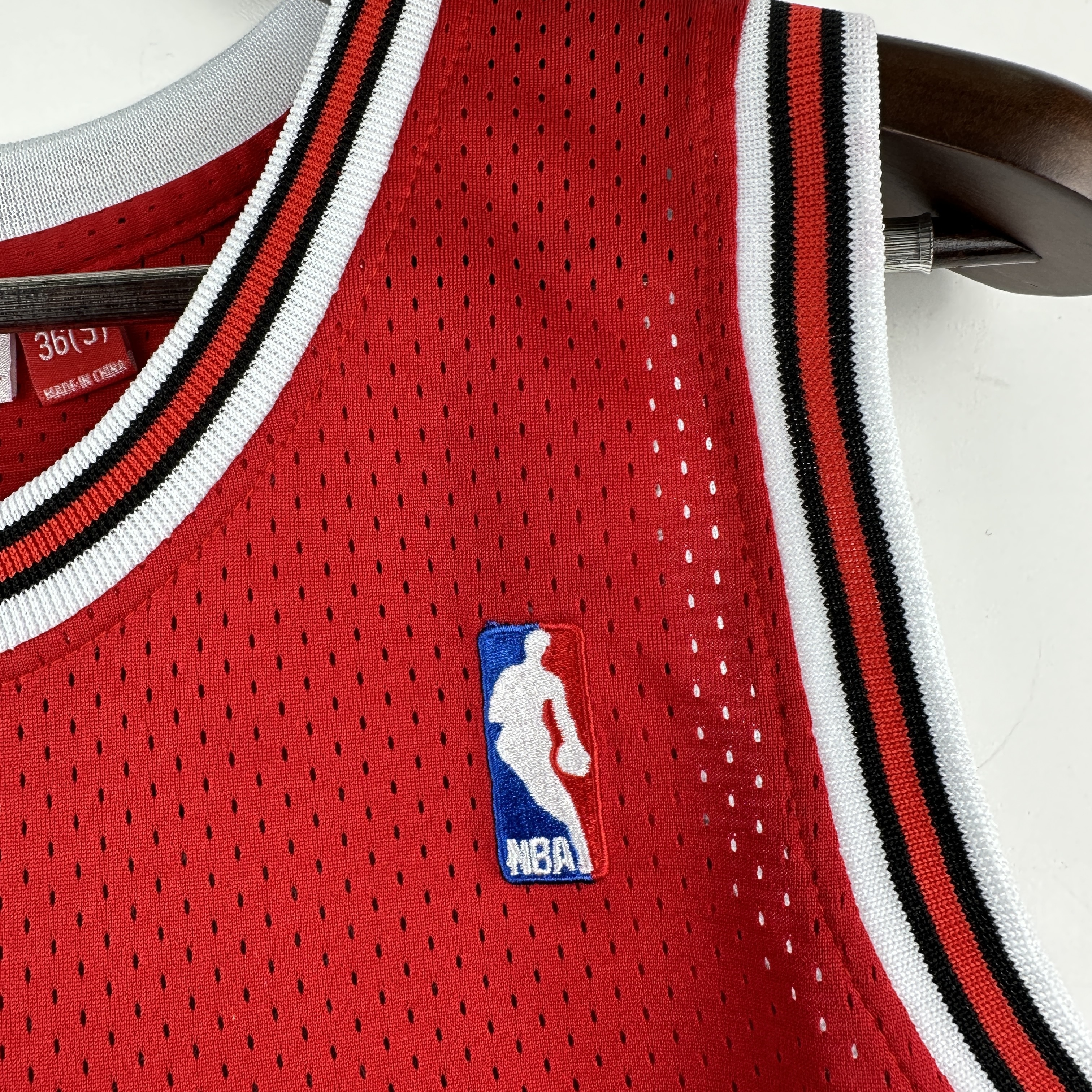 Embroidered MN retro jersey, Bulls 97/98 season, red, No. 33, Scottie Pippen