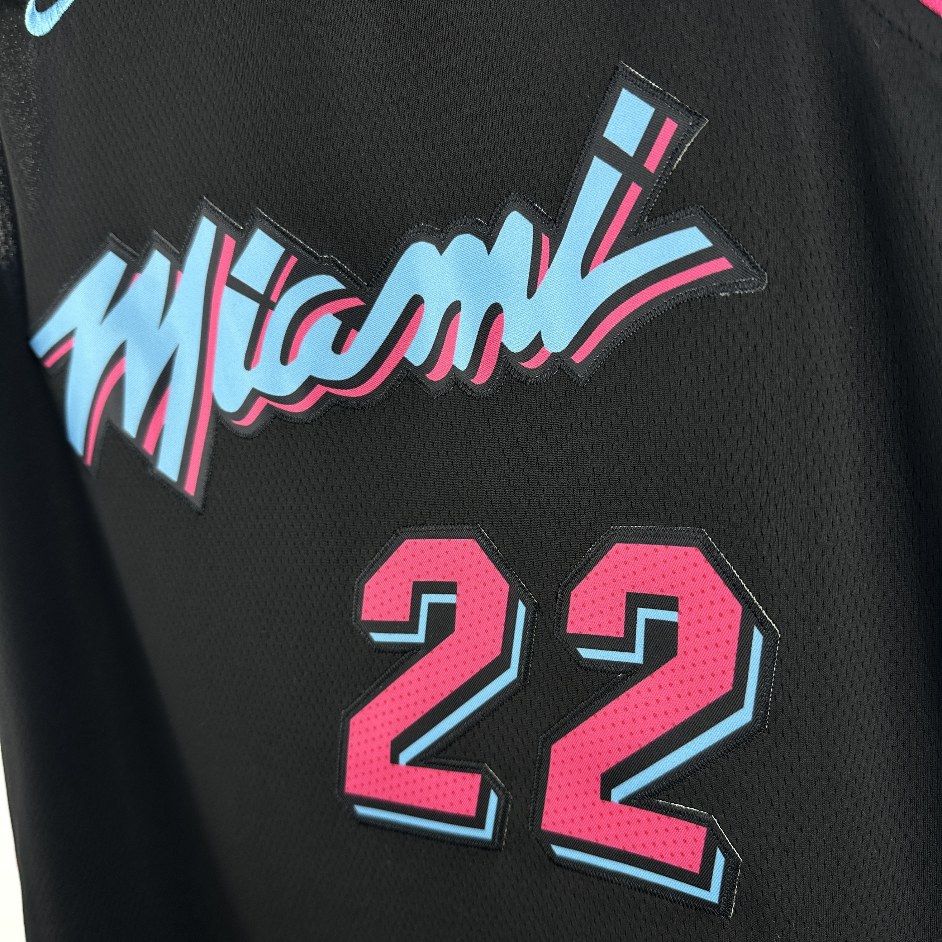 Embroidered Heat Crew Neck Black No. 22 Butler