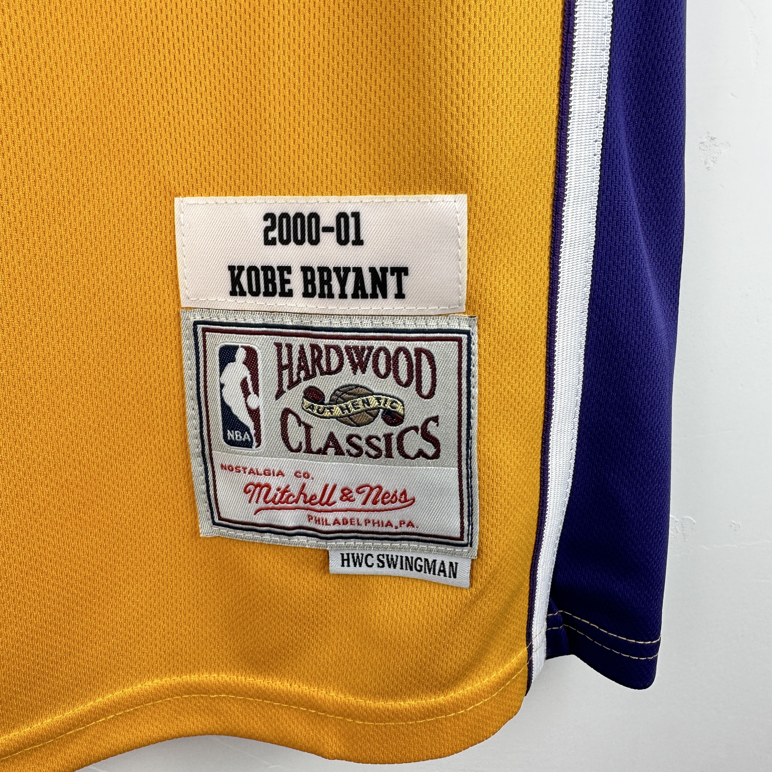 Embroidered MN Retro Jersey Lakers 00/01 Season V-neck Yellow No. 8 Kobe