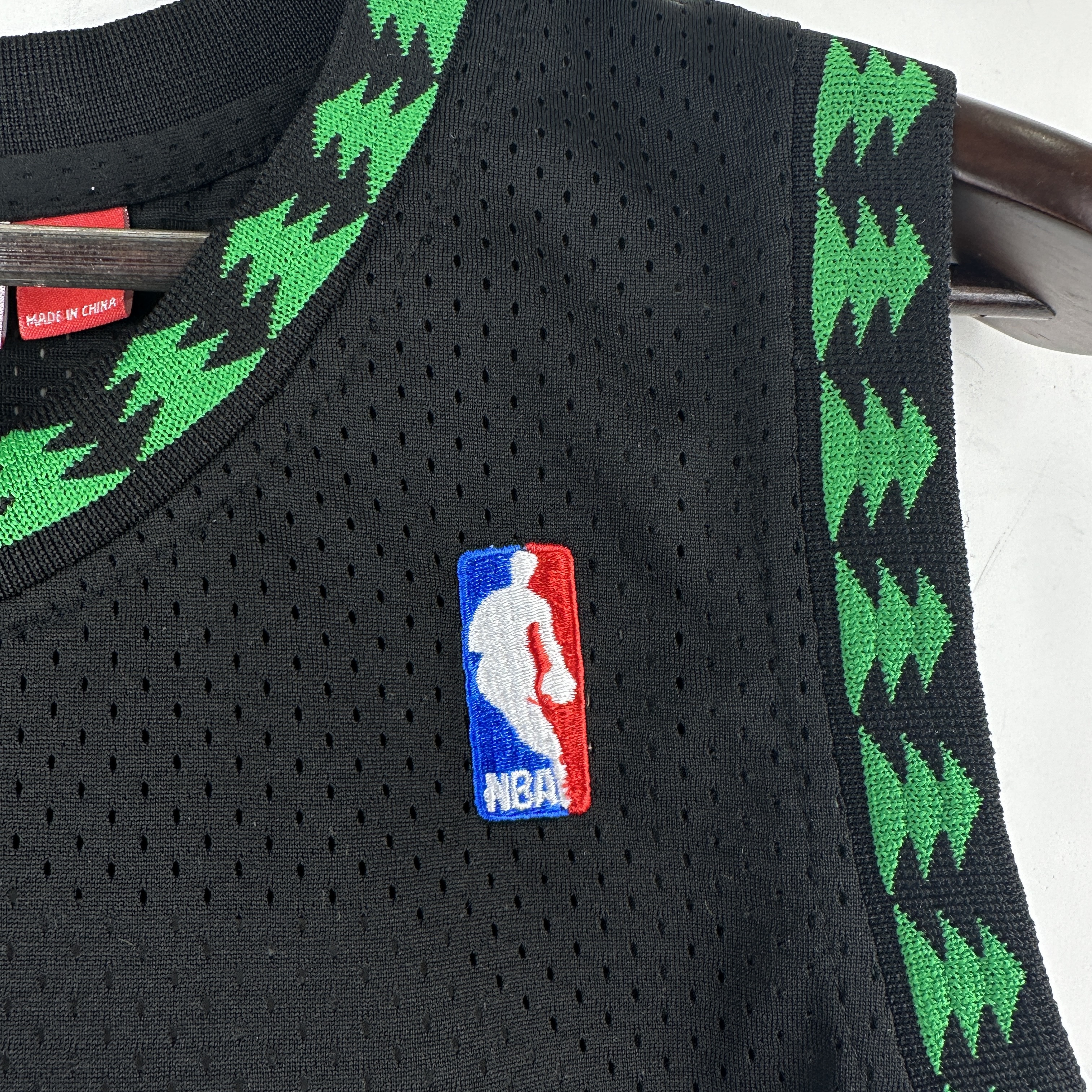 Embroidered MN retro jersey Timberwolves 97/98 season black No. 21 Kevin Garnett