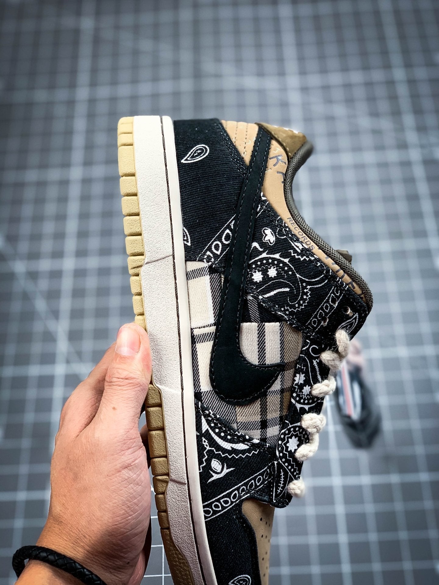 SB Dunk Low Travis Scott