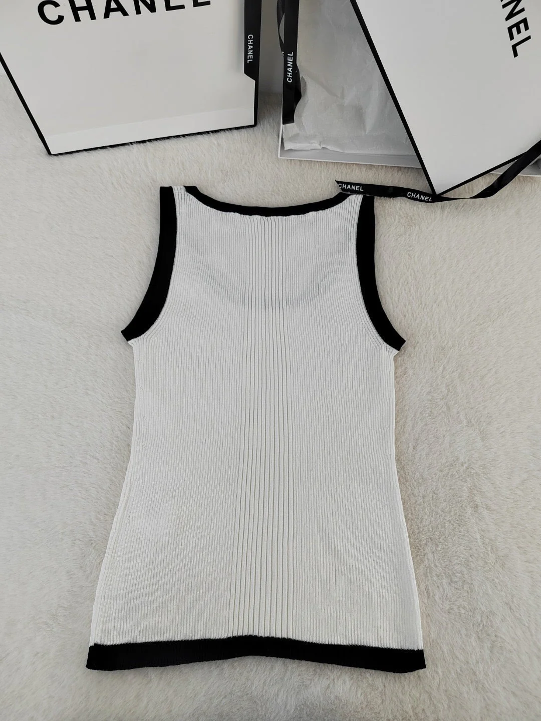 C nspired Knitted Vest