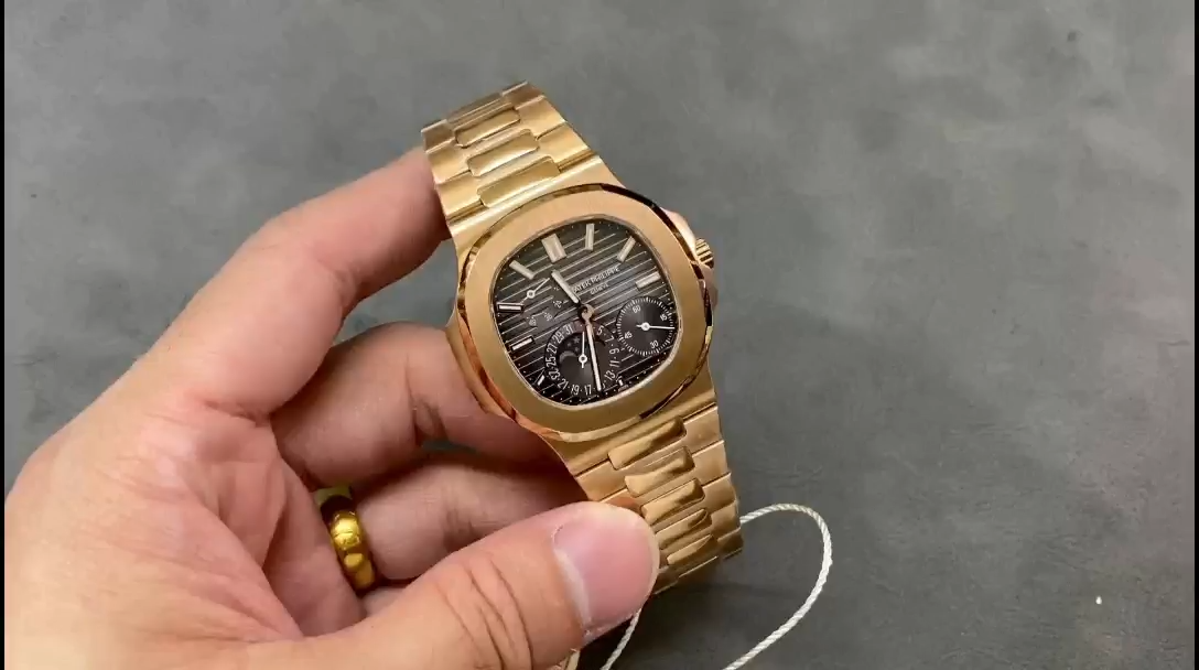 【Super Clone】Replica Patek Philippe Nautilus 5712 1R 001 40mm Mens Watch