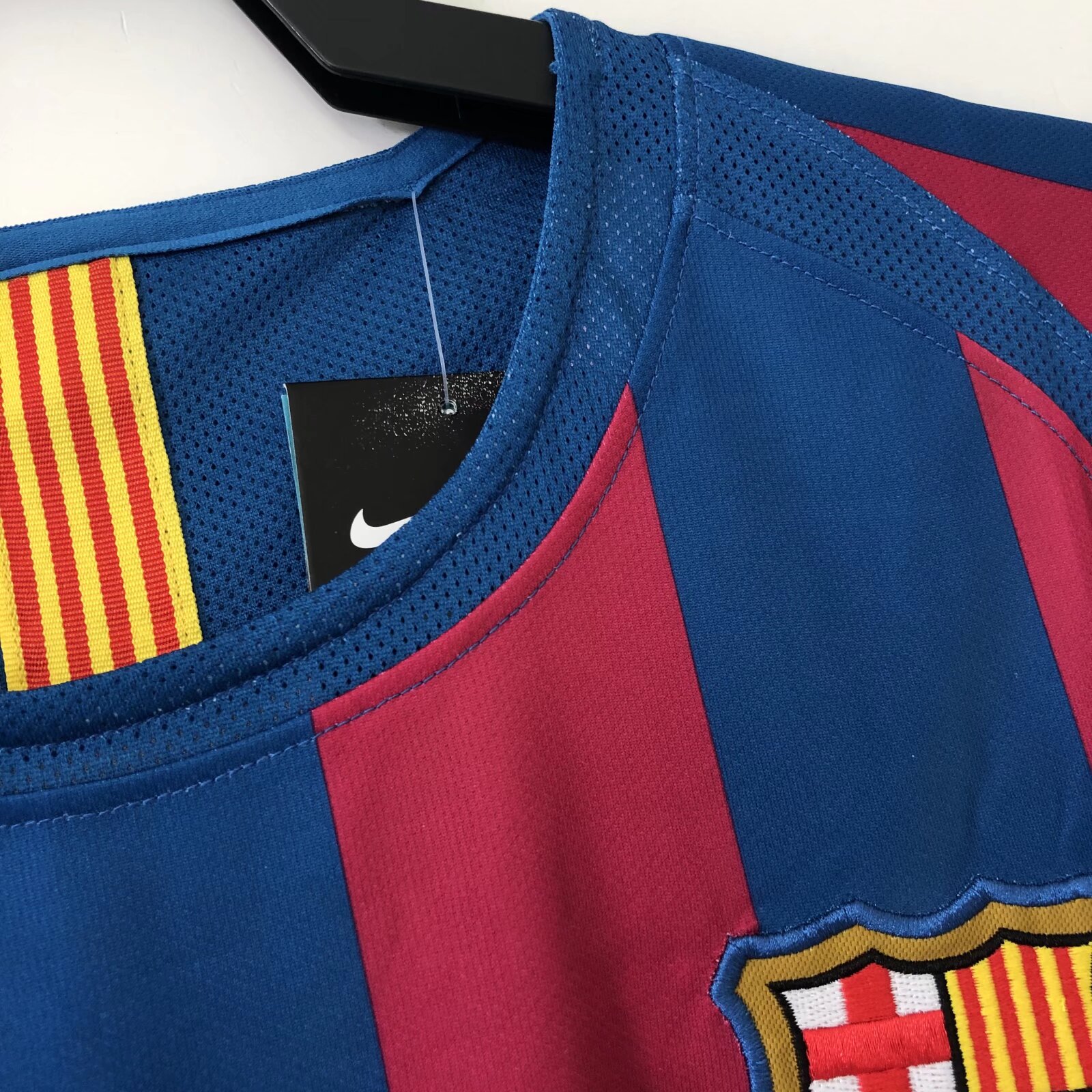2005/2006 Barcelona Retro League Version Home Jersey - Fans Edition