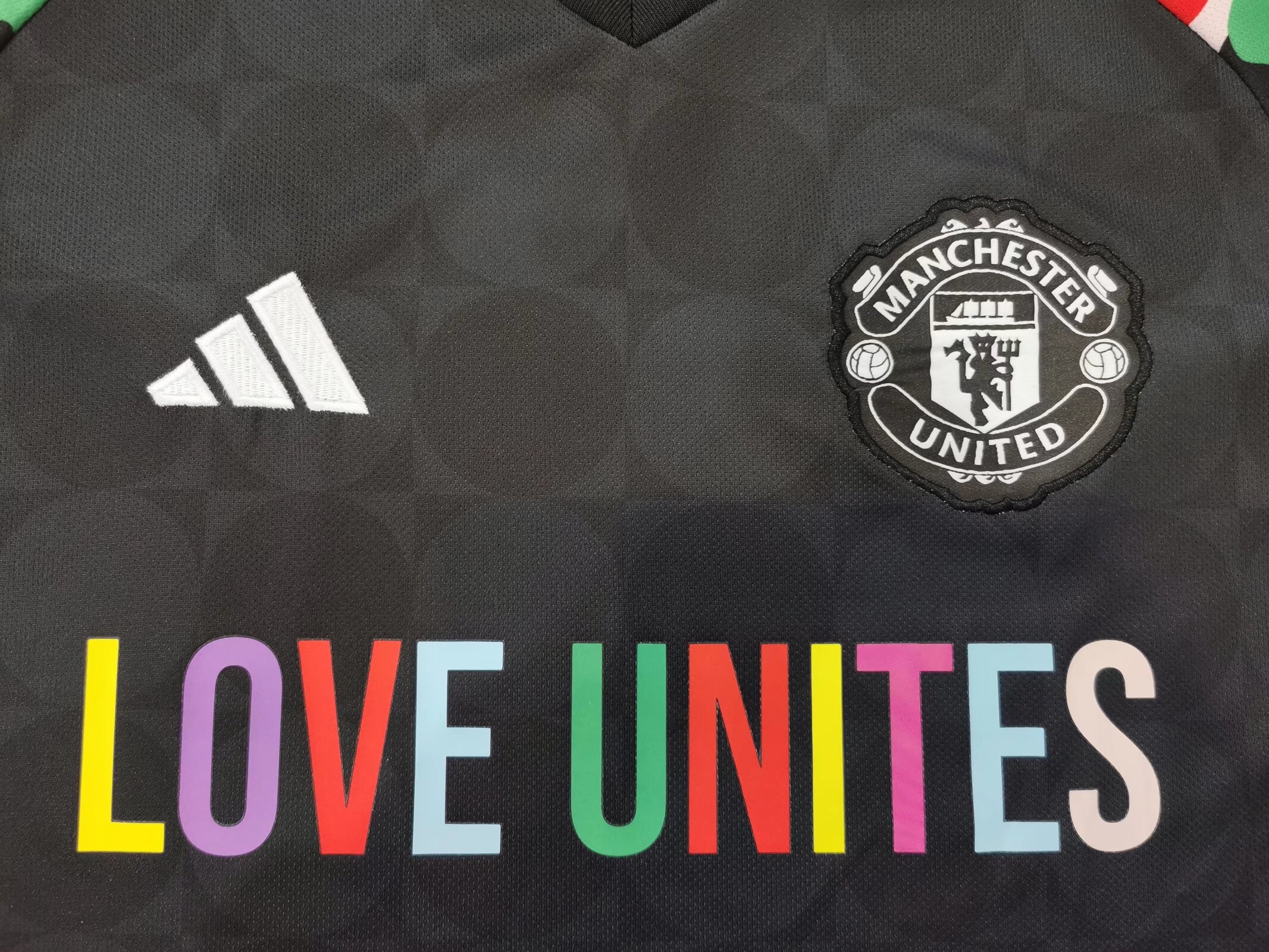 2024/25 Manchester United pre-match training kit - Fans Edition