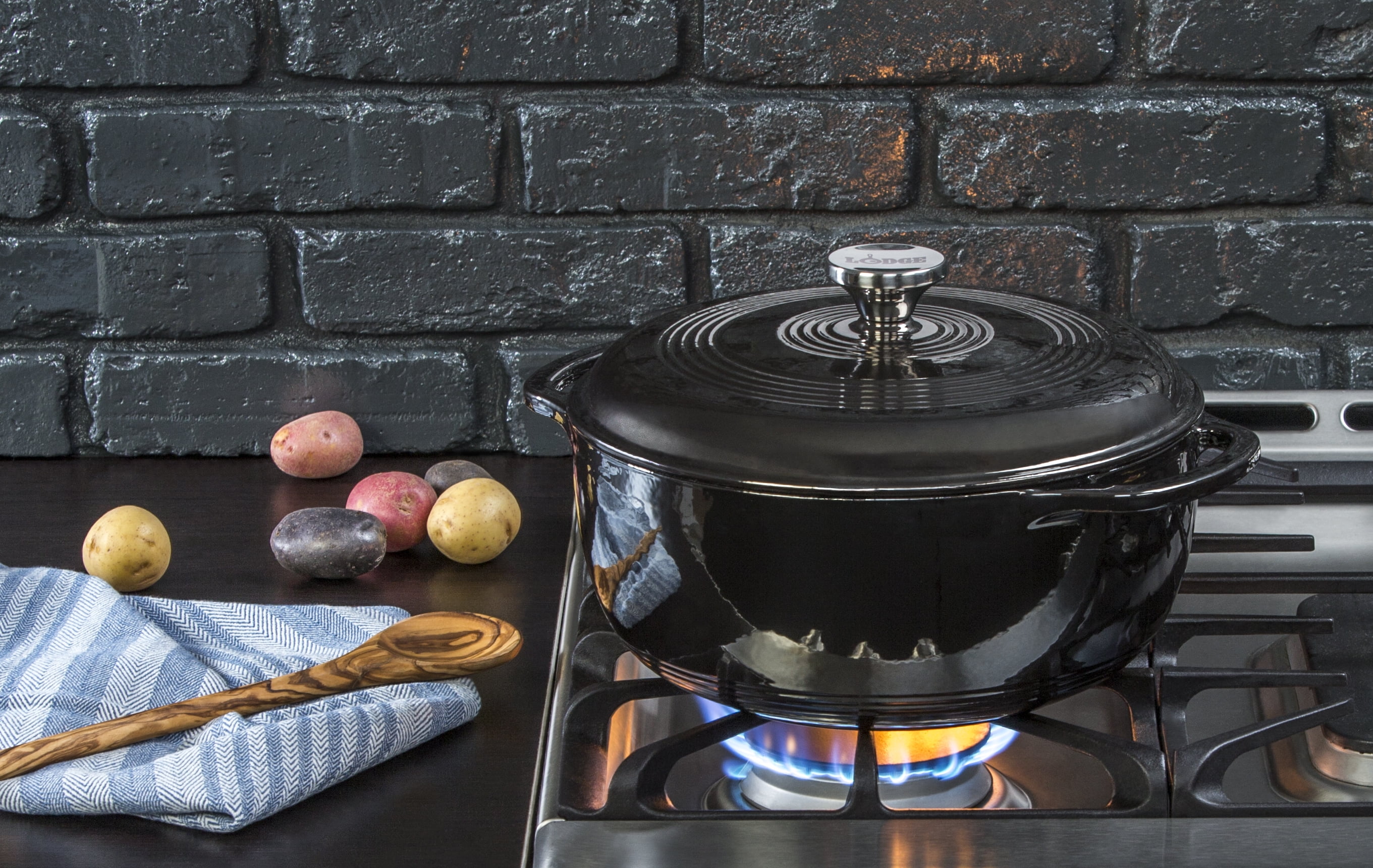 Lodge Enameled Cast Iron 6 Quart Blue Dutch Oven & Cover
