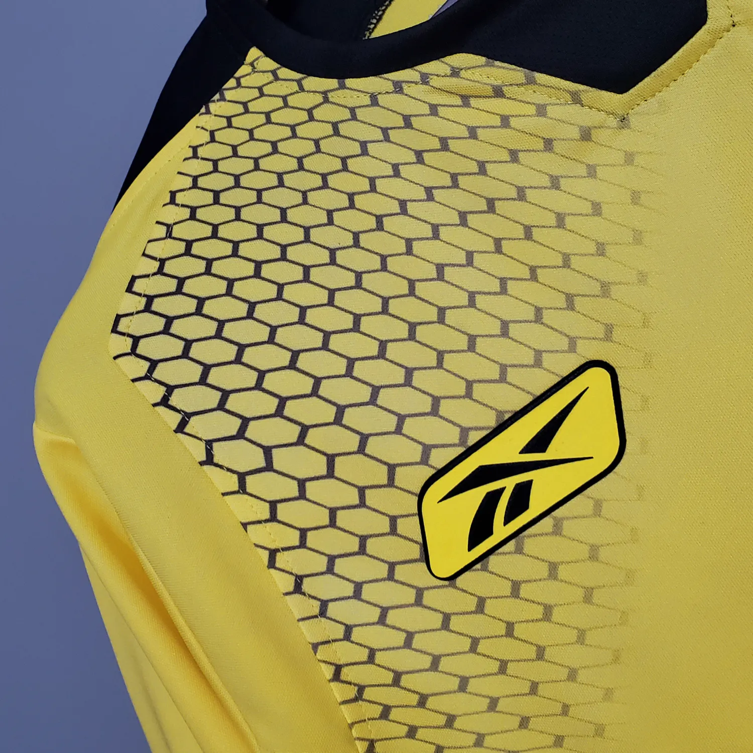 2004/2005 Liverpool away retro jersey