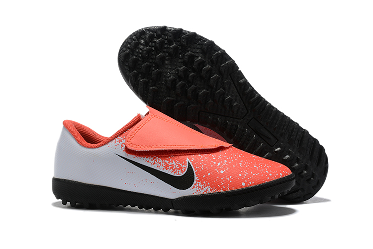 Ronaldo's exclusive Mercurial Chapter 7 Assassin XII Nike Mercurial football shoes