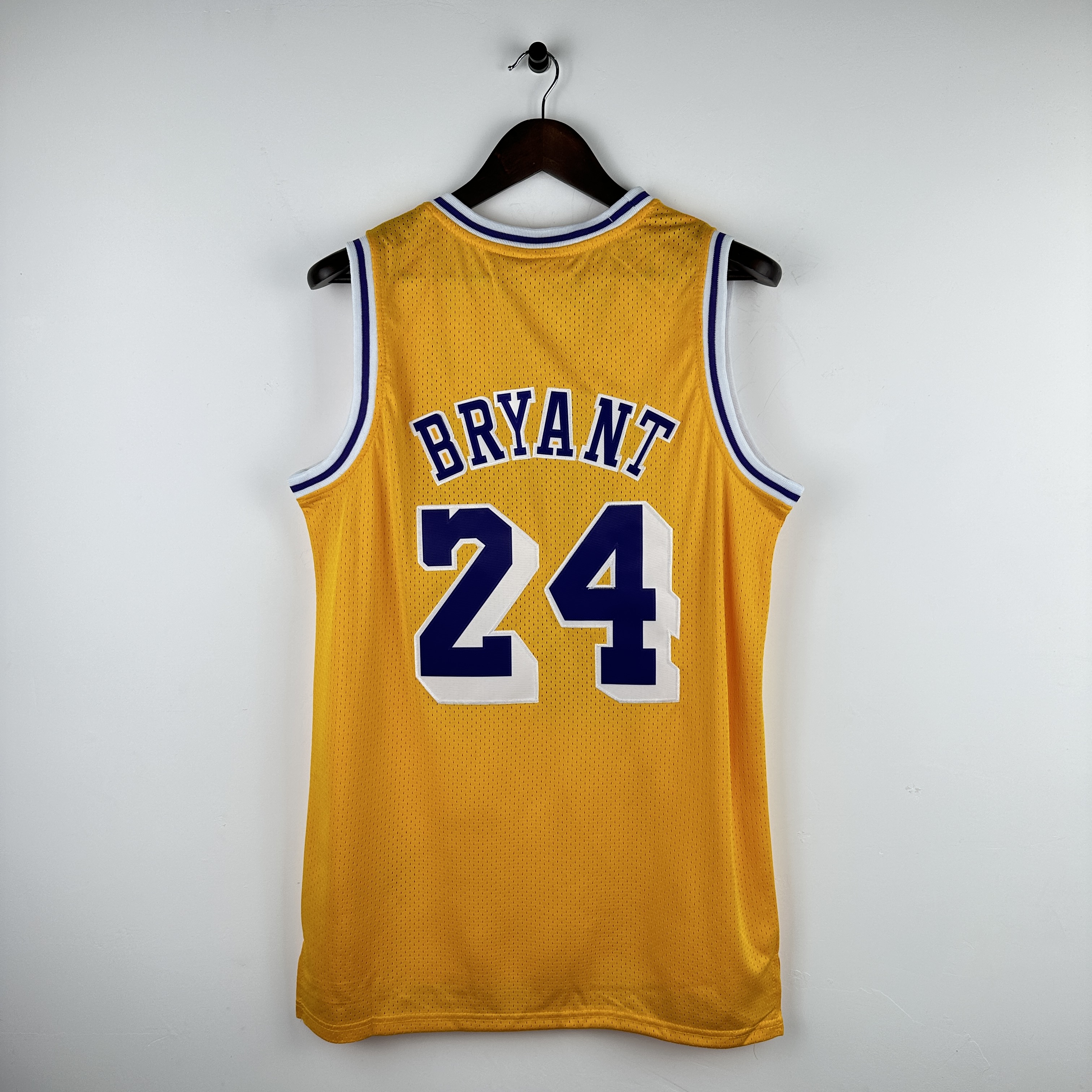 Embroidered MN Retro Jersey Lakers 07/08 Season Crew Neck Yellow No. 24 Kobe