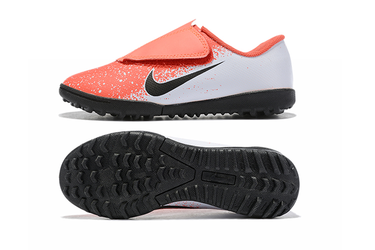 Ronaldo's exclusive Mercurial Chapter 7 Assassin XII Nike Mercurial football shoes