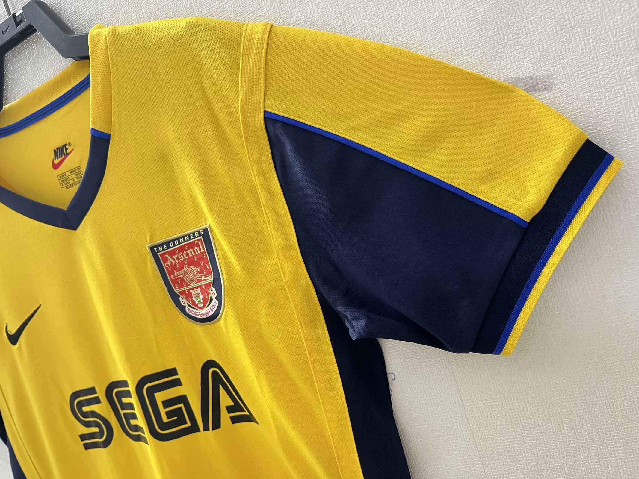 2000 Arsenal away jersey