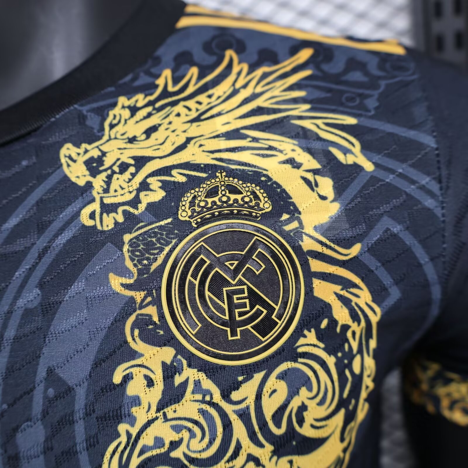 2024/2025 Player Version Real Madrid Chinese Black Gold Dragon Football Shirt 1:1 Thai Quality
