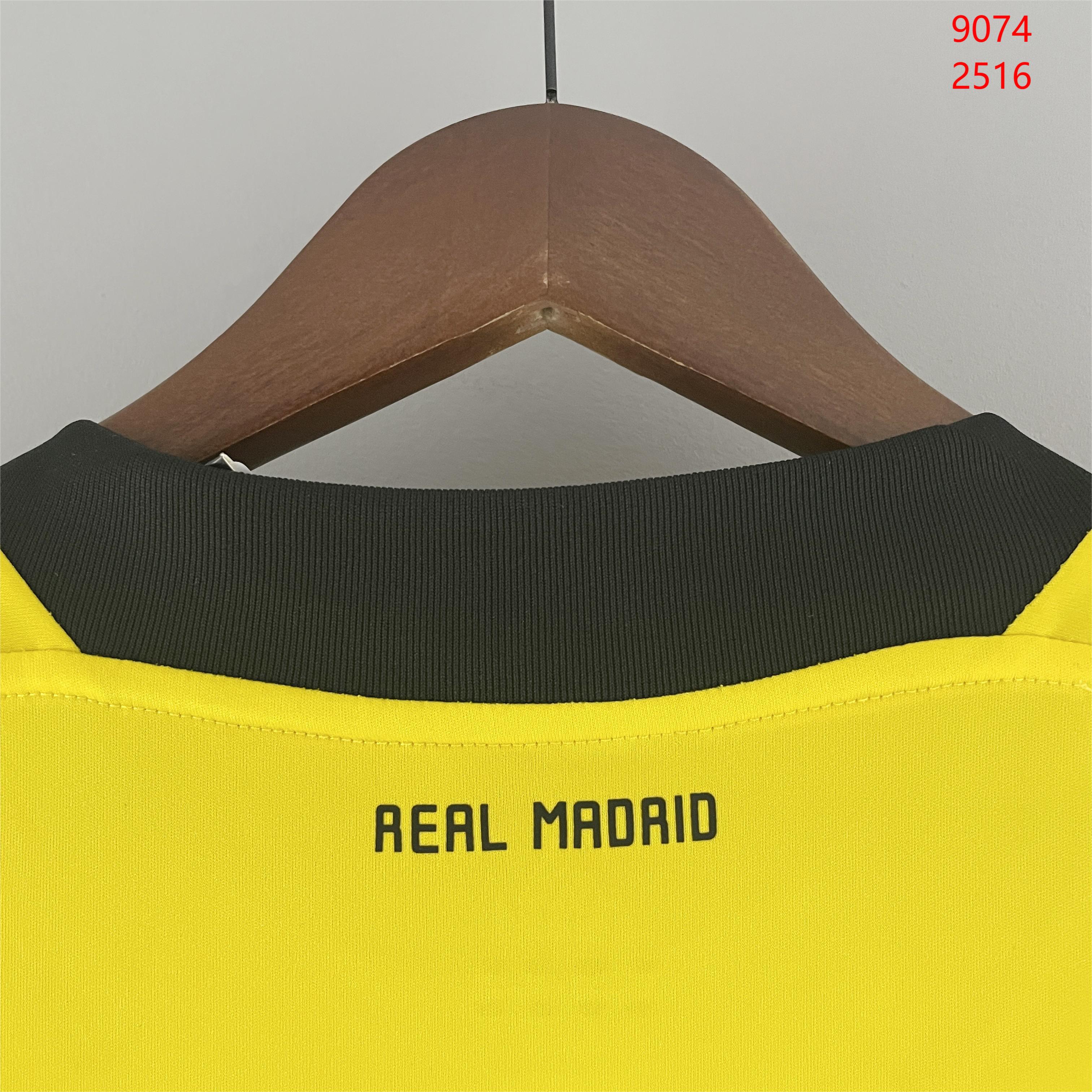 2011/12 Real Madrid yellow goalkeeper jersey 1:1 Thai quality - Fans Edition