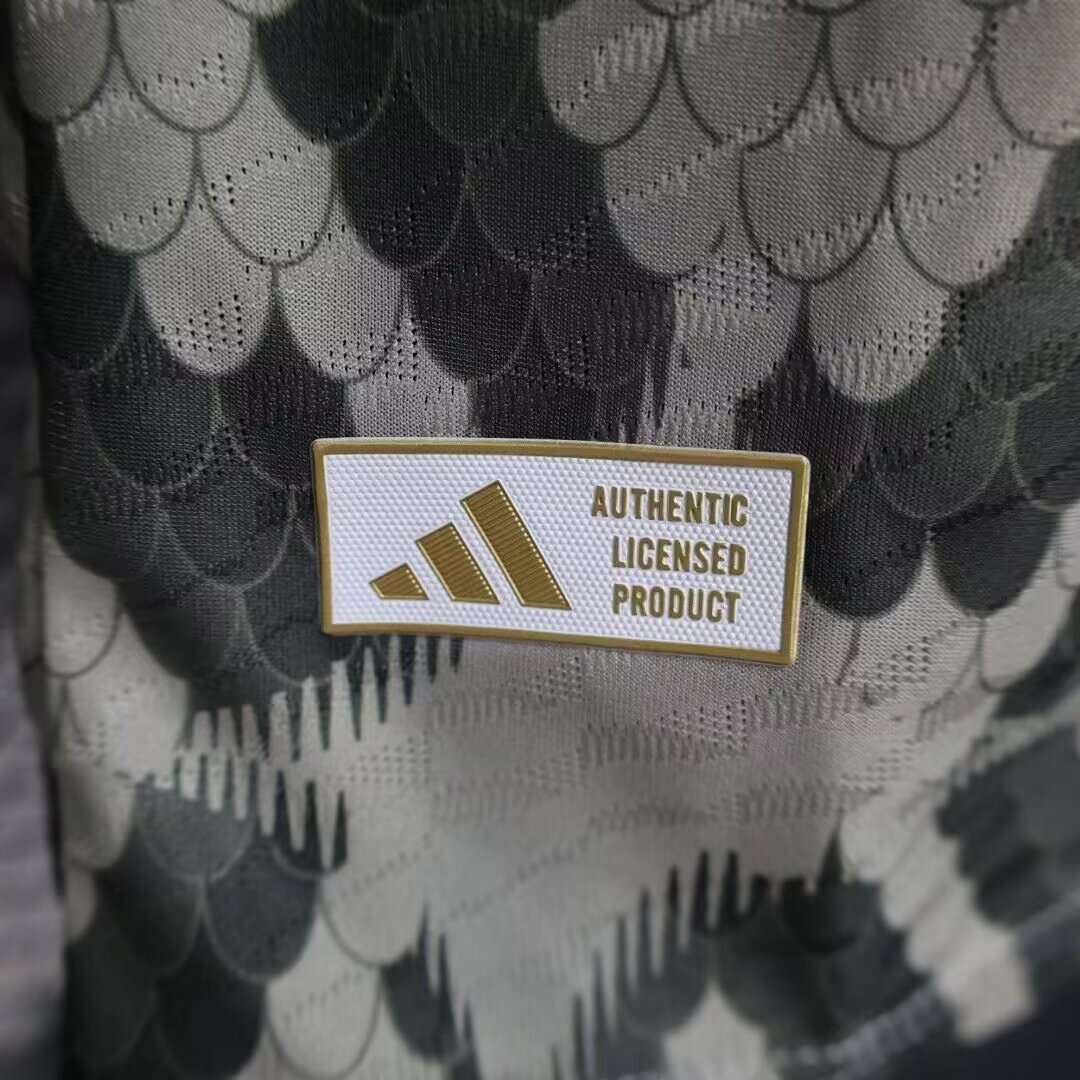 2025-26-FC Bayern Special Edition-Player Edition