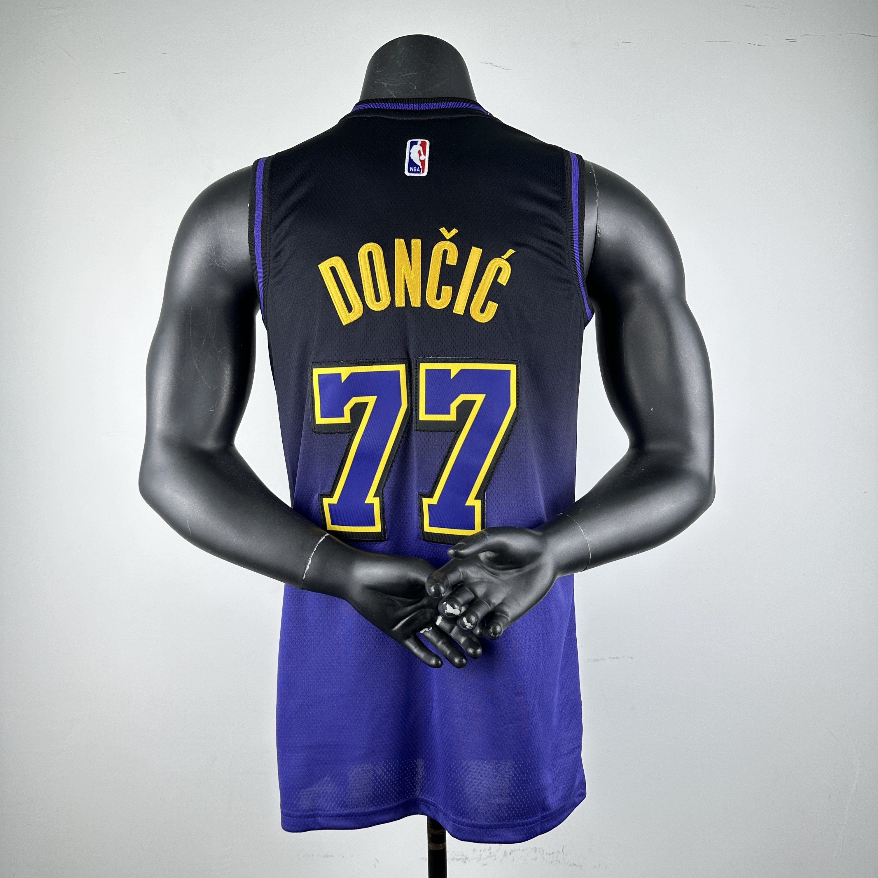 Embroidery 25th season Lakers City Edition No. 77 Doncic