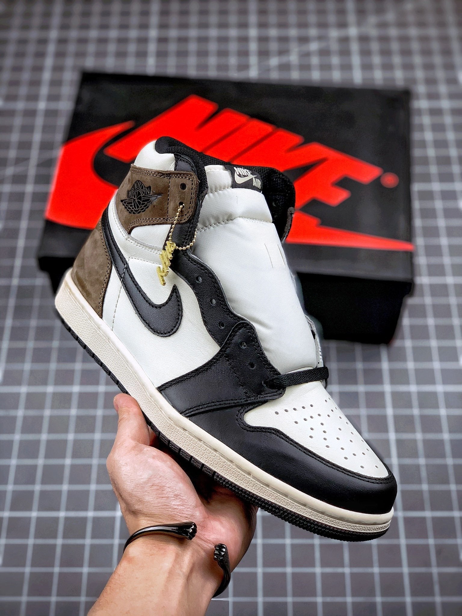 Jordan 1 Retro High Dark Mocha