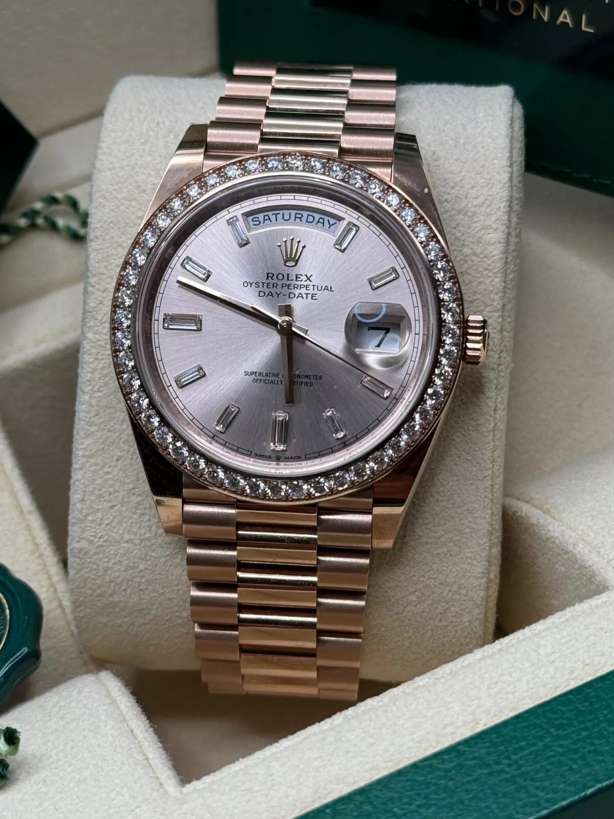 【Super Clone】RLX  Day-Date 40mm Sundust Diamonds Dial 228345rbr-0007