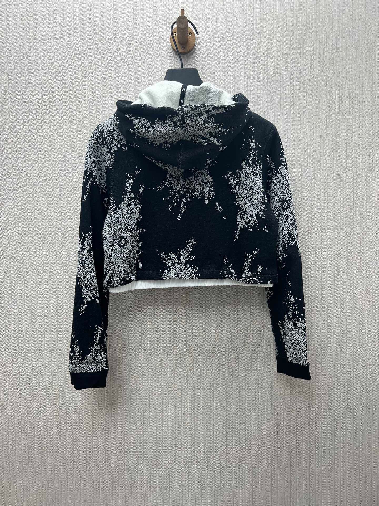 Hooded printed zip-up long-sleeved jacket