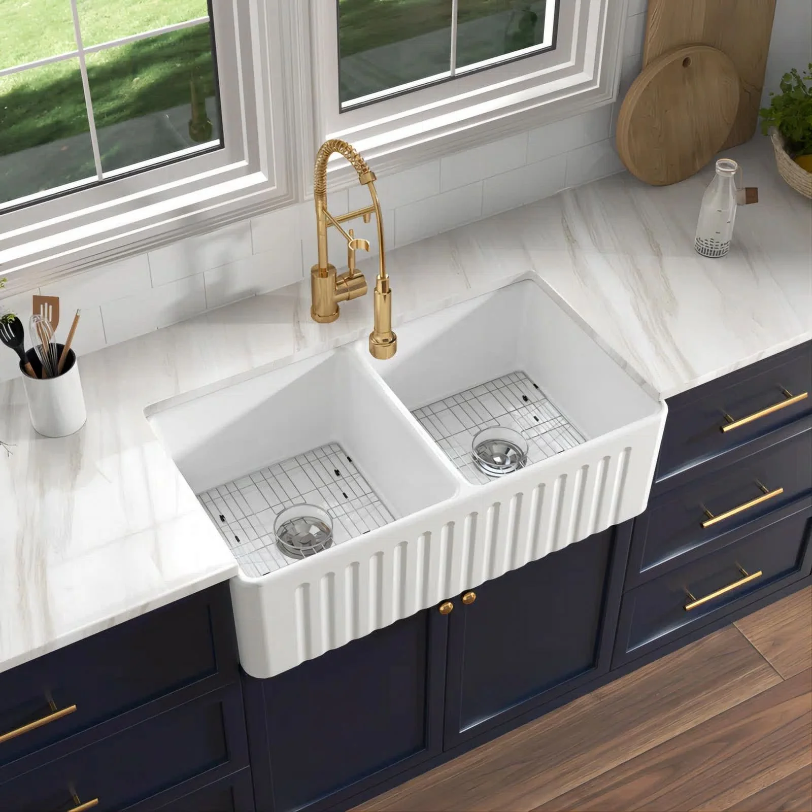 HOROW 33x18 inch Fireclay Kitchen Sink Undermount Double Bowl Apron-front Ceramic with Bottom Grid and Strainer