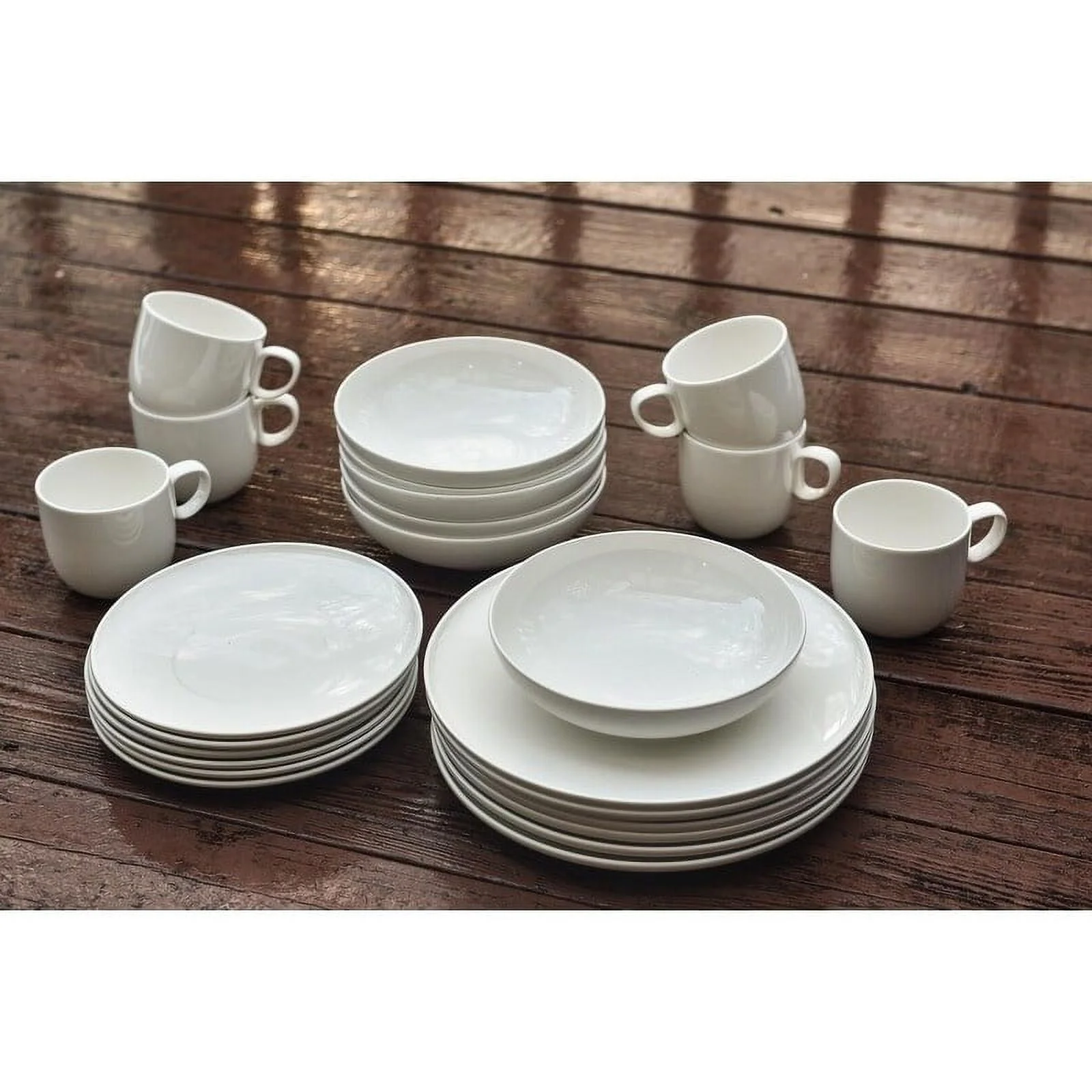 Red Vanilla Every Time 16 Piece Dinnerware Set, Service for 4