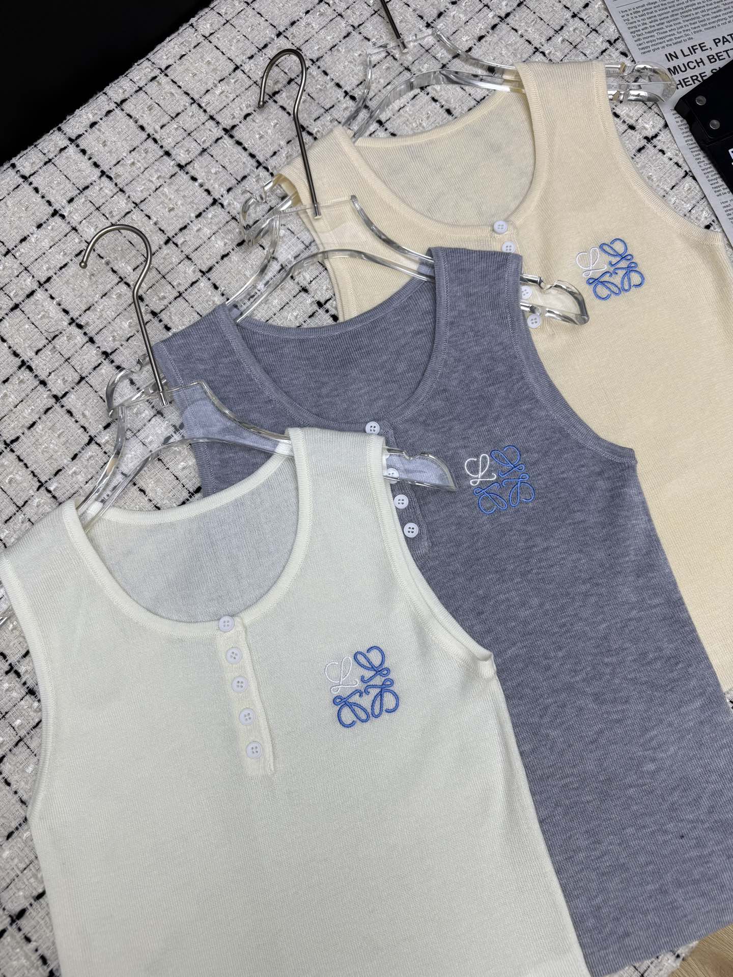 Embroidered classic knitted vest