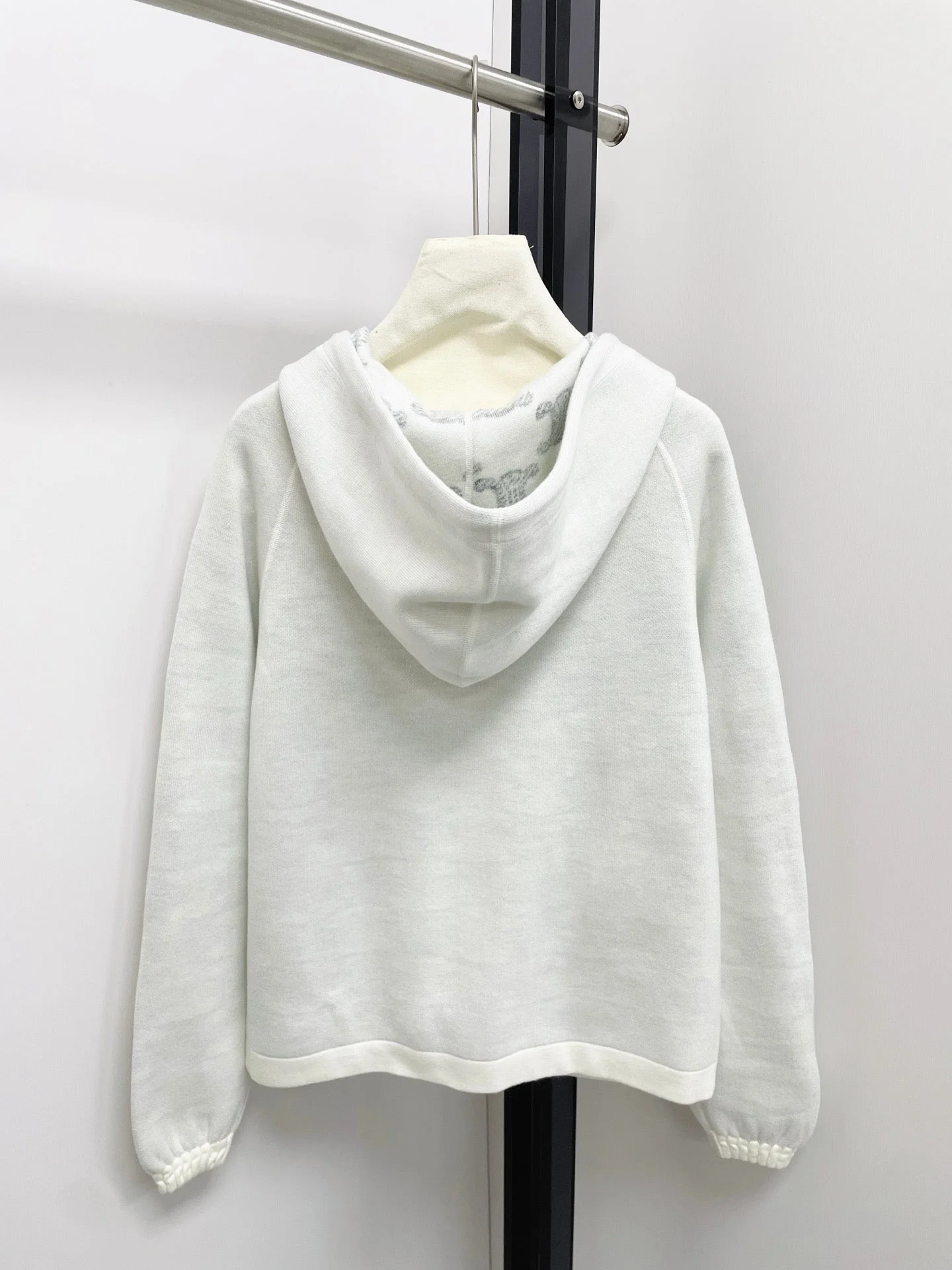 Classic Arc de Triomphe pattern jacquard