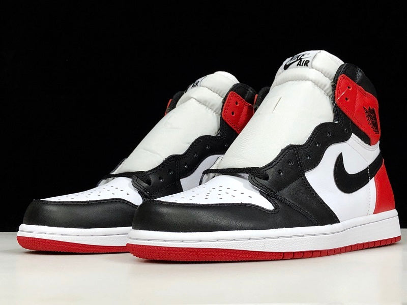 Jordan 1 Retro High Black Toe