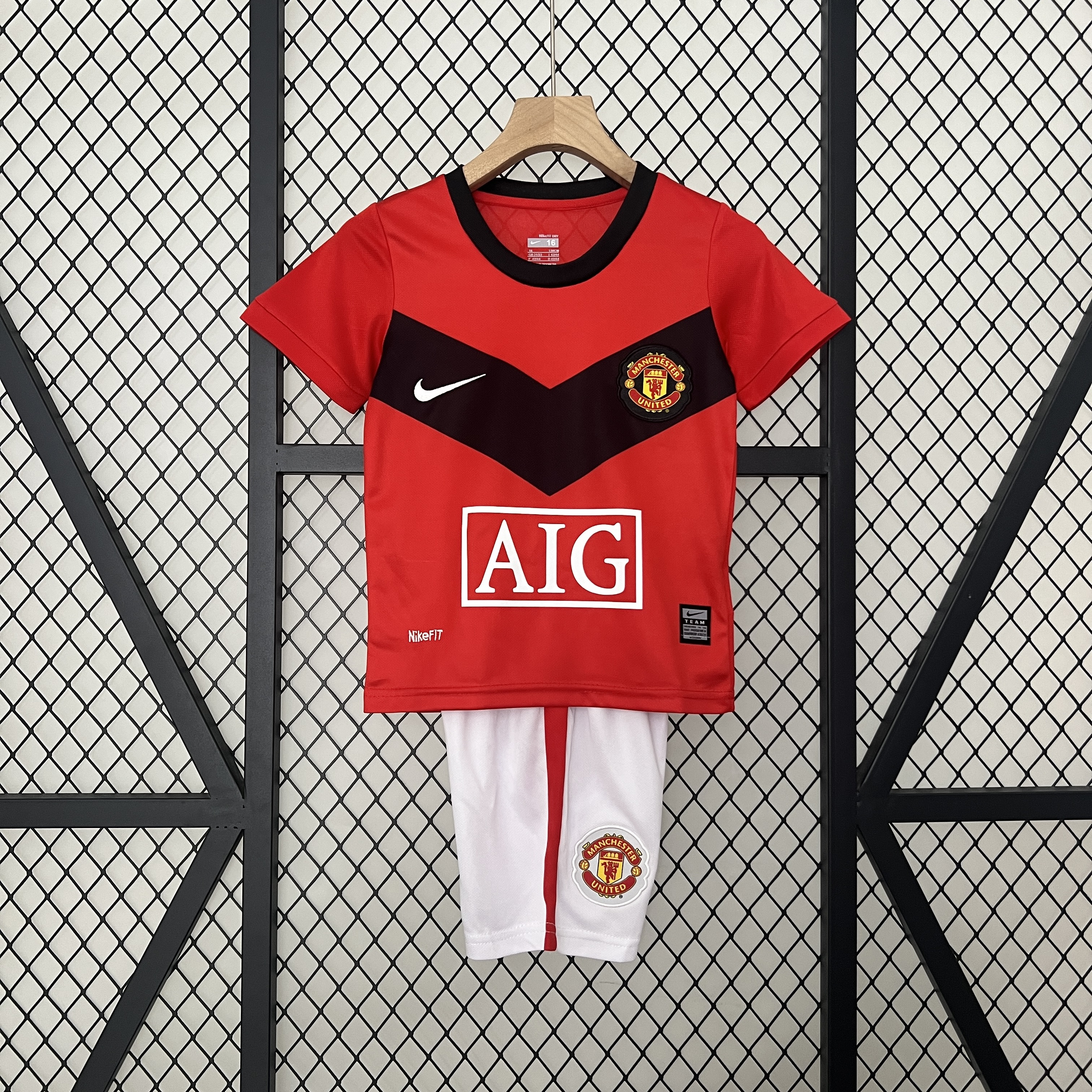 Retro Manchester United 2009-10 Home Stadium Kids Kit