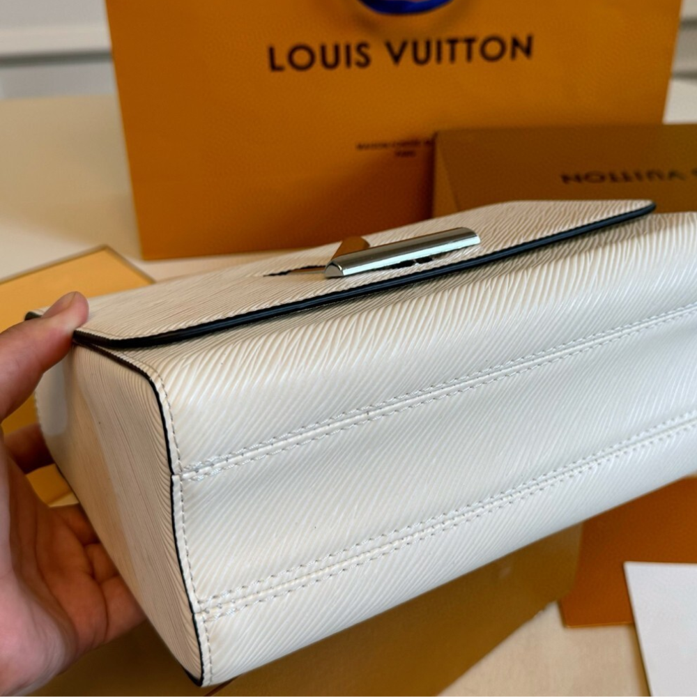 Louis Vuitton Twist MM White 9.1 Inches