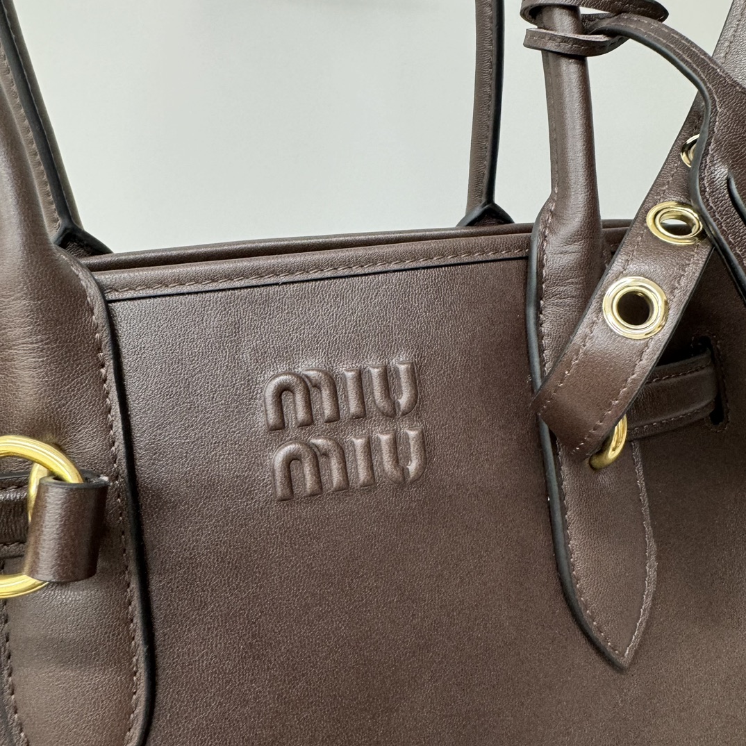 Retro style, versatile, large capacity