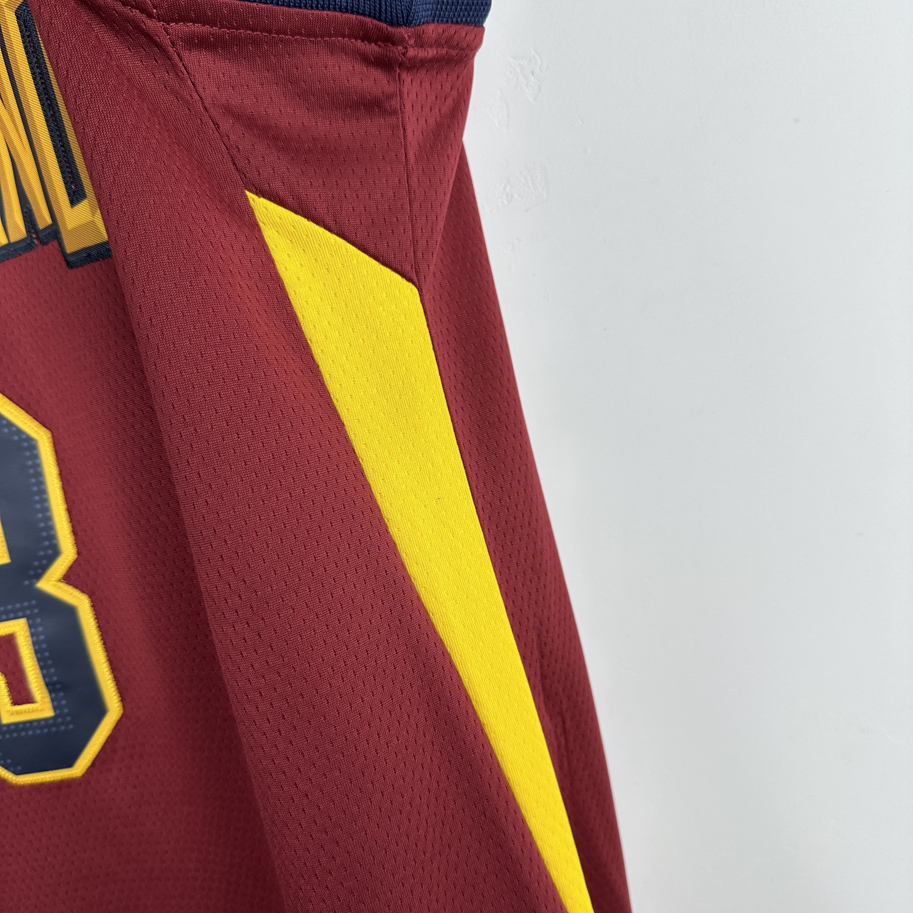 Embroidery Cavaliers Burgundy No. 23 James