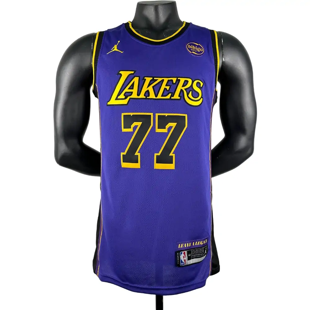 Embroidered 23rd season Lakers flying model No. 77 Dončić
