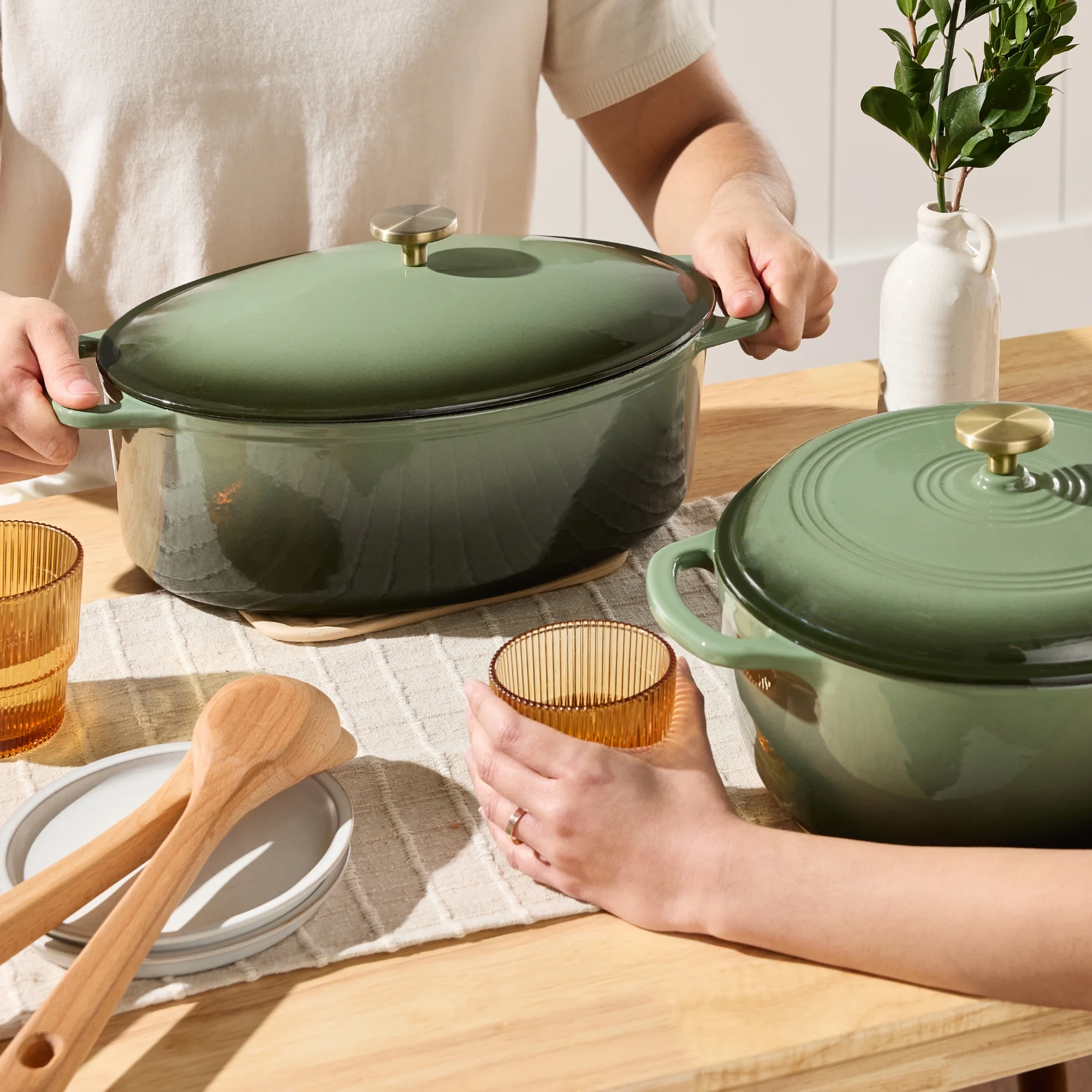 Best Choice Products Oval 7.5 Quart Cast-Iron Dutch Oven, Heavy-Duty w/ Enamel, Side Handles - Vanilla Buttercream