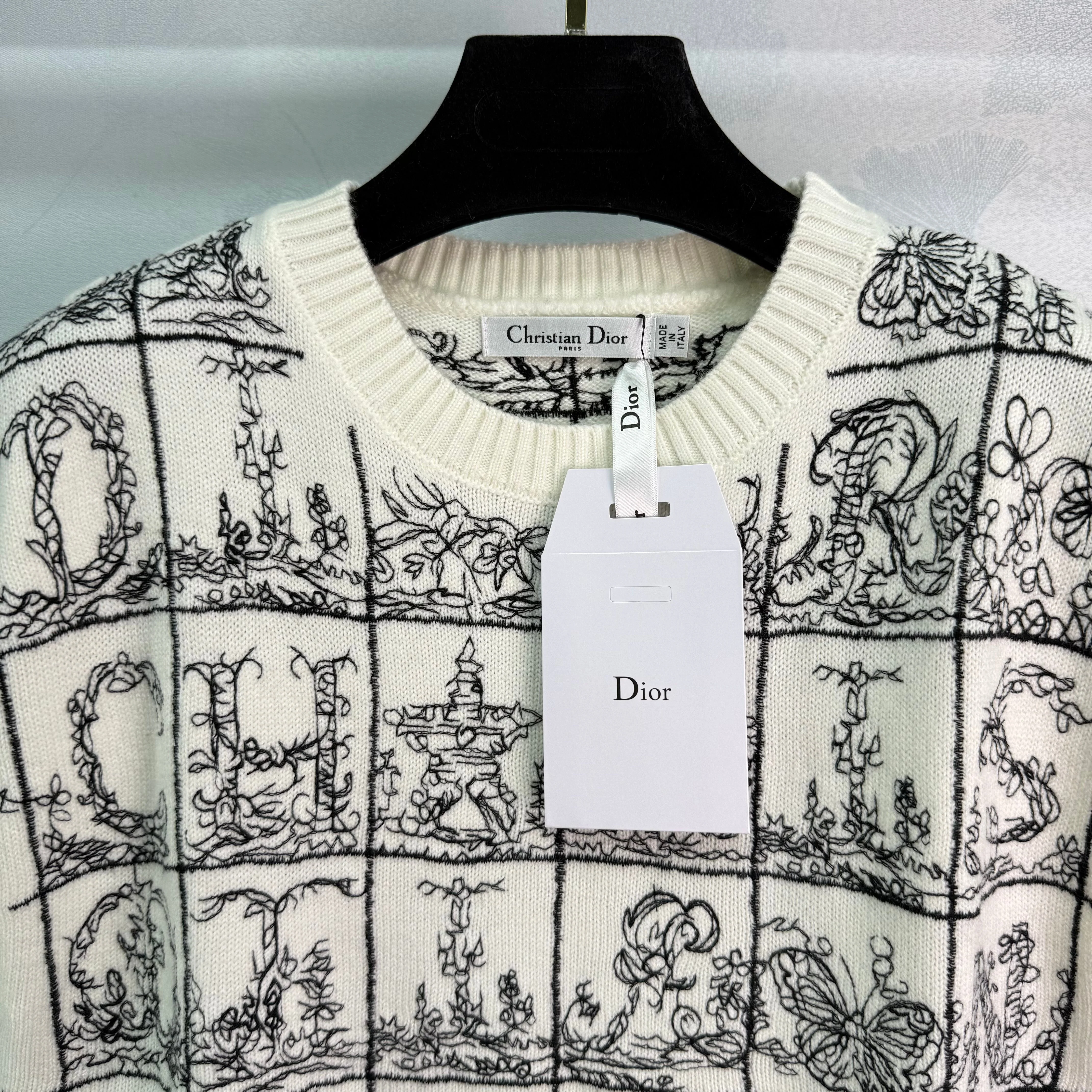 Plaid embroidered knitted vest