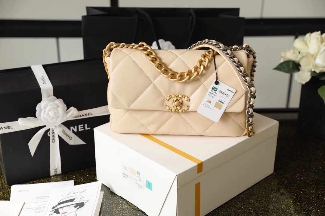 [15A] Chanel 19 Flap Bag