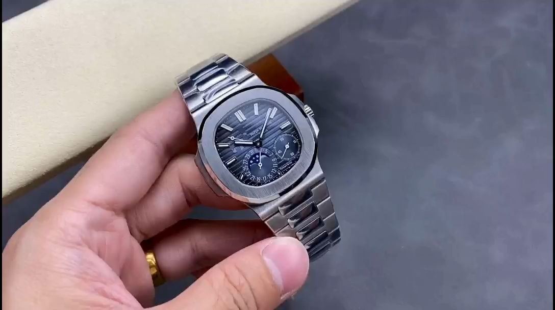 【Super Clone】Replica Patek Philippe Nautilus 5712 1A 001 40mm Mens Watch