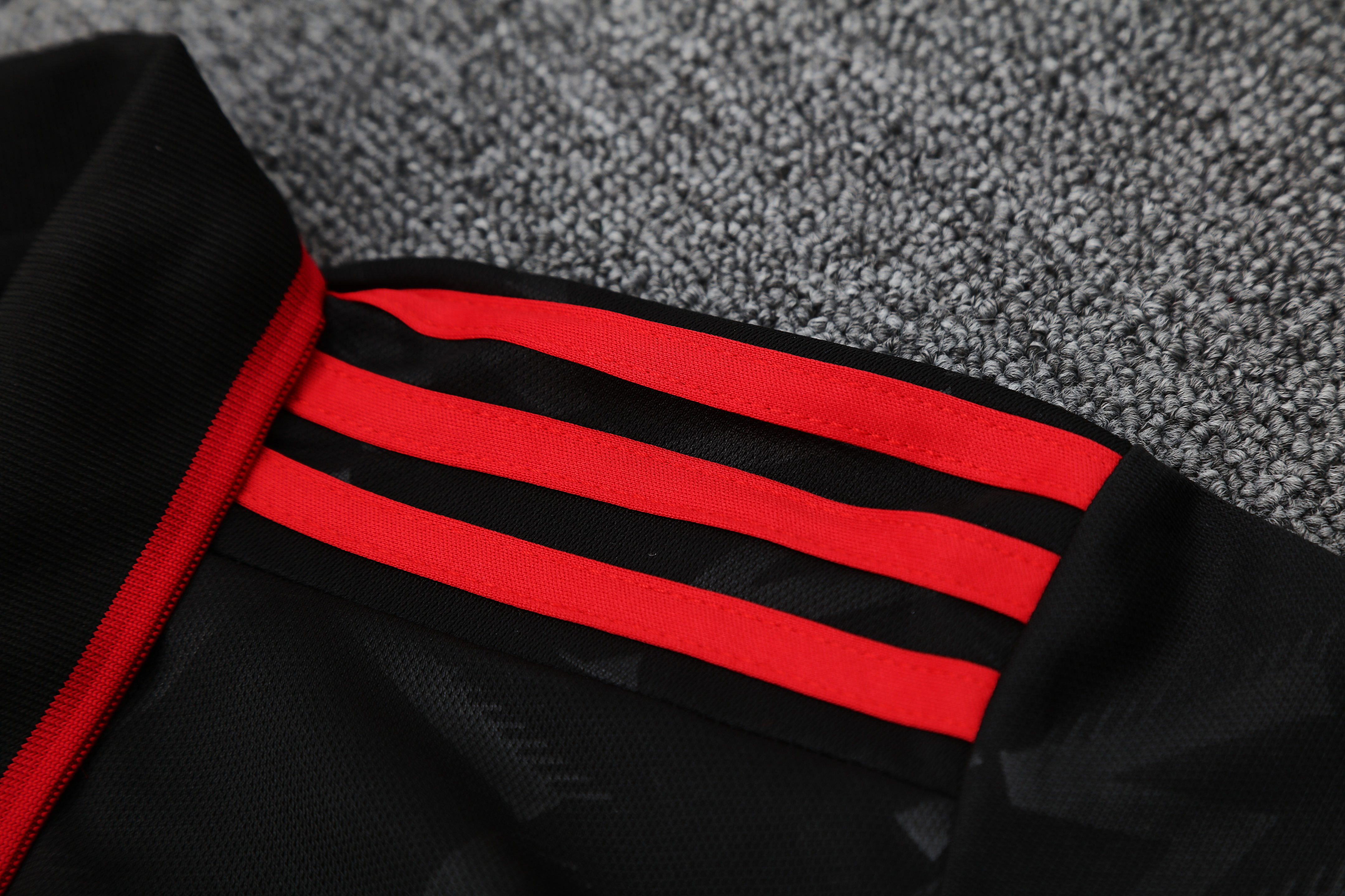 25-26 Manchester United (Polo Shirt) Black Training Shirt - Fan Edition