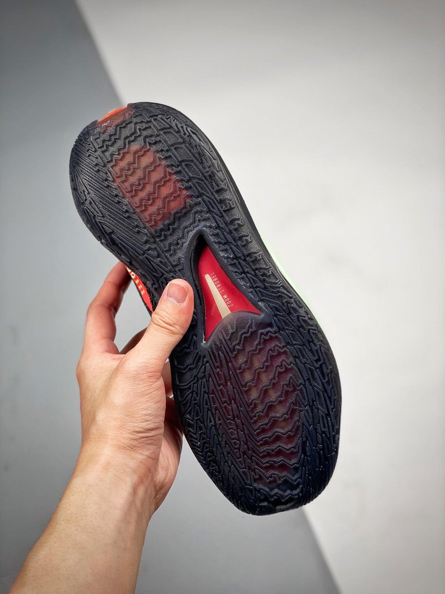 GT CUT Black Hyper Crimson