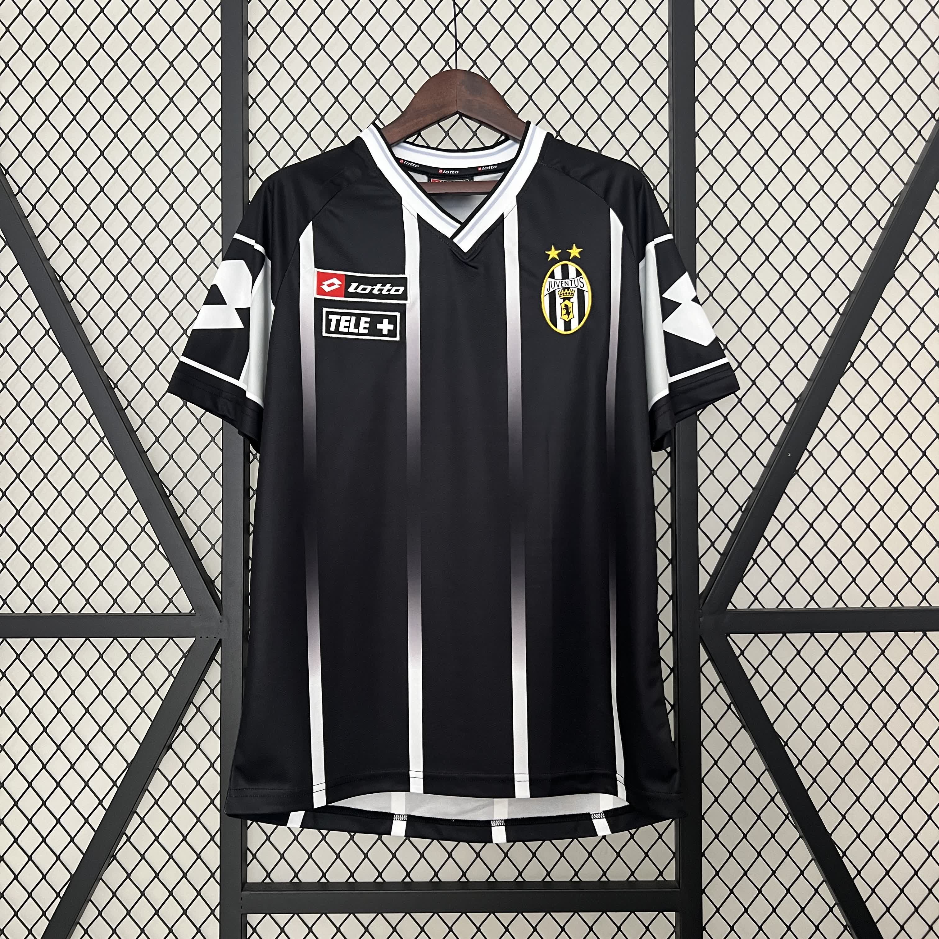 Retro Juventus 2000-01 Black Training Jersey